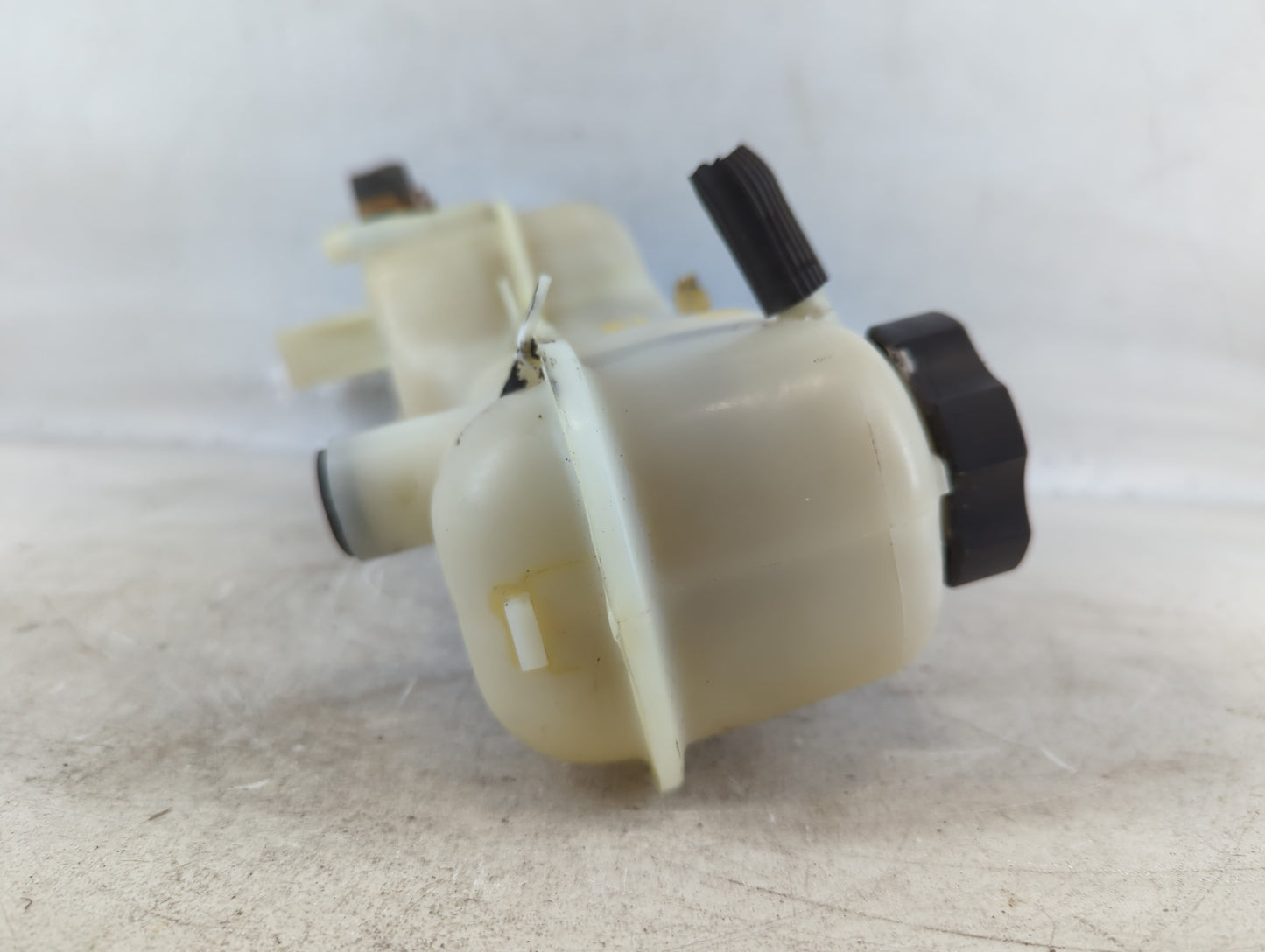 2000-2004 Oldsmobile Alero Windshield Washer Fluid Reservoir Bottle Oem - Oemusedautoparts1.com