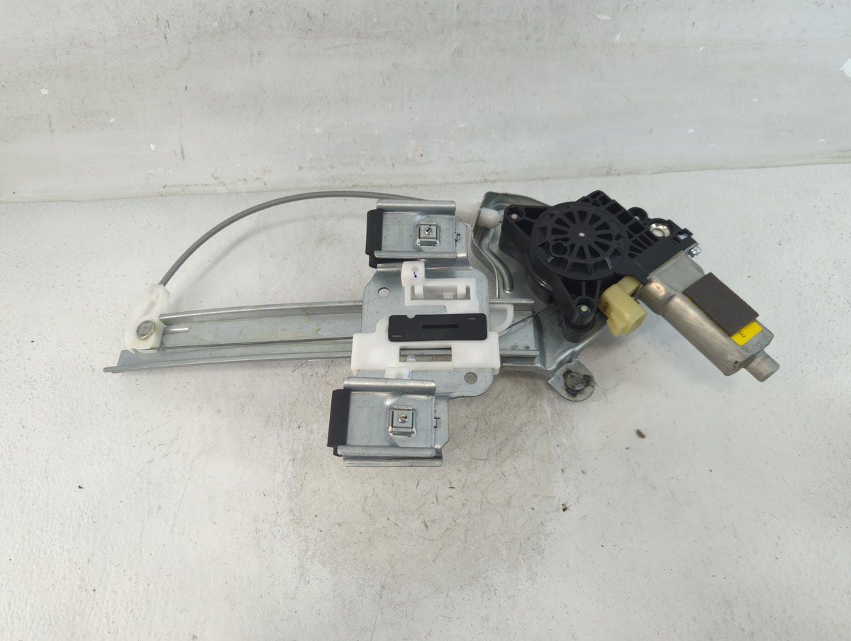 2001-2003 Oldsmobile Aurora Used Window Regulator Right Passenger Rear - Oemusedautoparts1.com