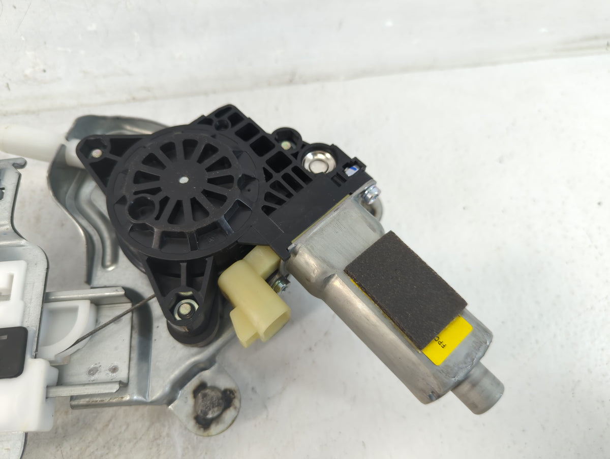 2001-2003 Oldsmobile Aurora Used Window Regulator Right Passenger Rear - Oemusedautoparts1.com