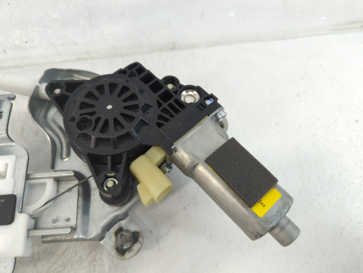 2001-2003 Oldsmobile Aurora Used Window Regulator Right Passenger Rear - Oemusedautoparts1.com