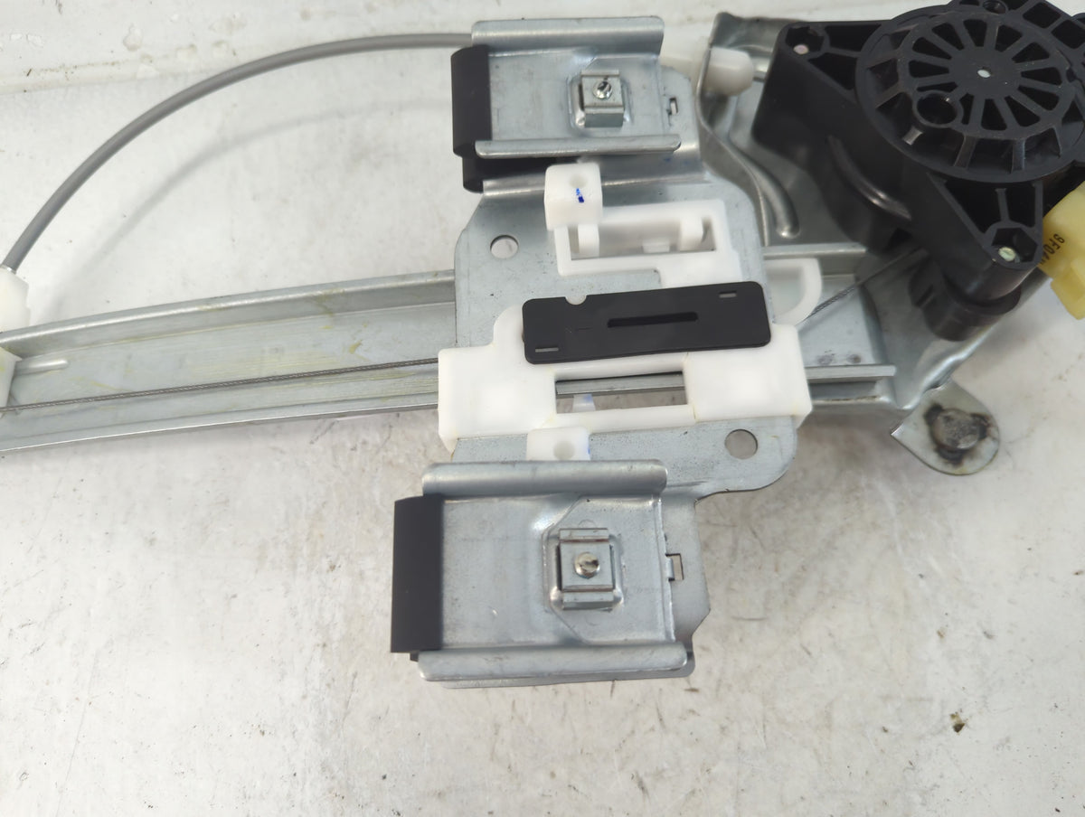 2001-2003 Oldsmobile Aurora Used Window Regulator Right Passenger Rear - Oemusedautoparts1.com