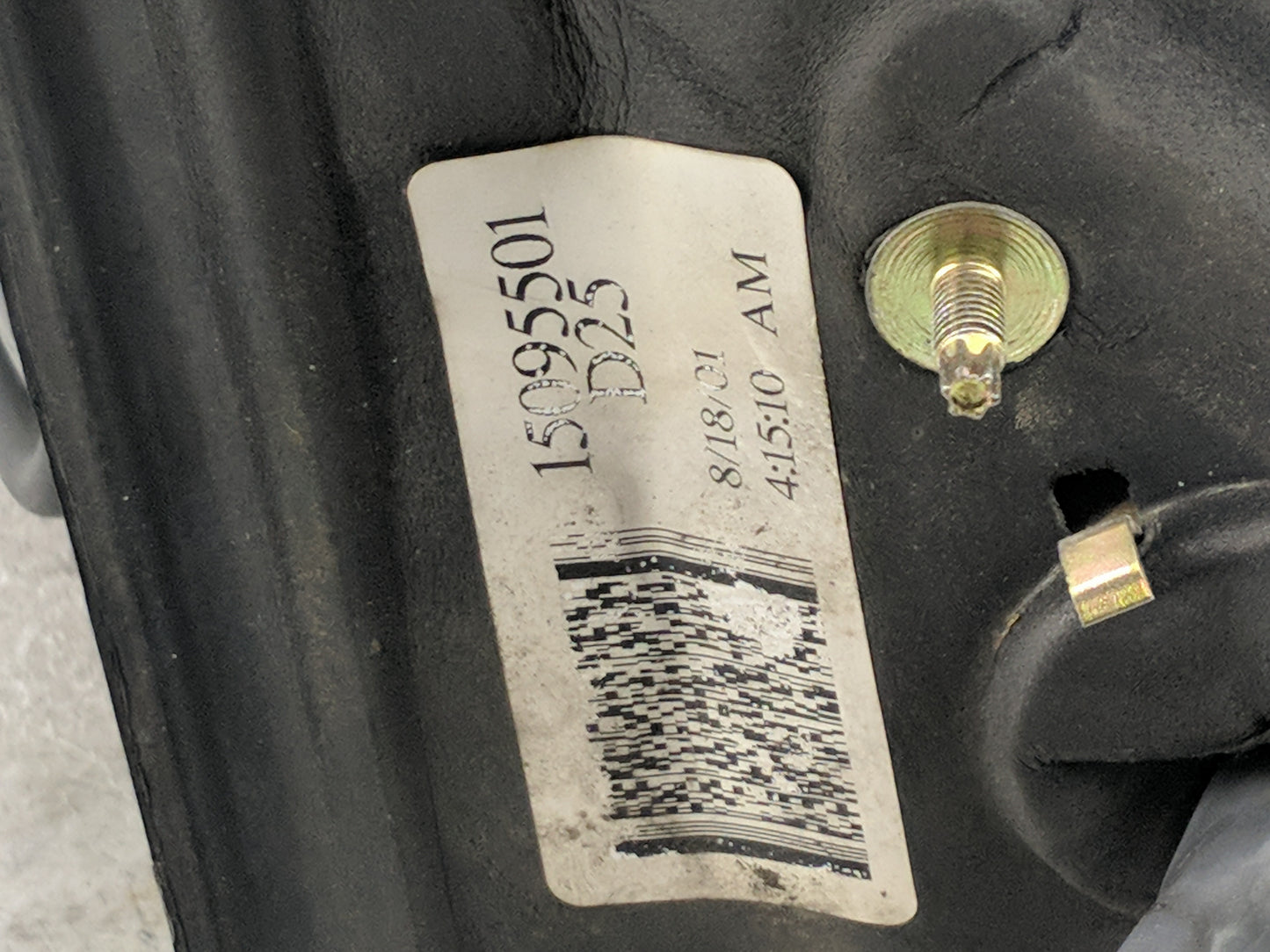 2002-2003 Oldsmobile Bravada Driver Left Side View Manual Door Mirror - Oemusedautoparts1.com