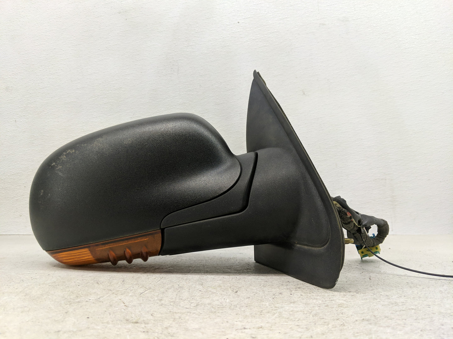 2002-2004 Oldsmobile Bravada Passenger Side View Mirror - Right Door Mirror OEM Used - Oemusedautoparts1.com
