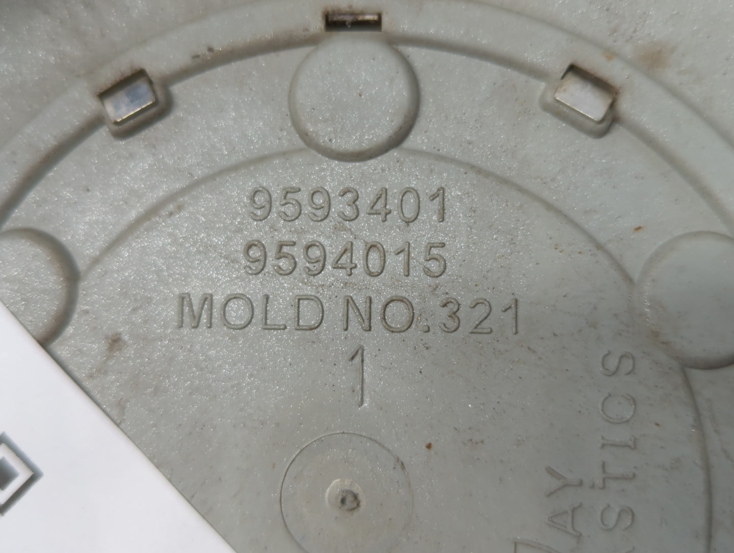 2002 Oldsmobile Bravada Rim Wheel Center Cap - Oemusedautoparts1.com