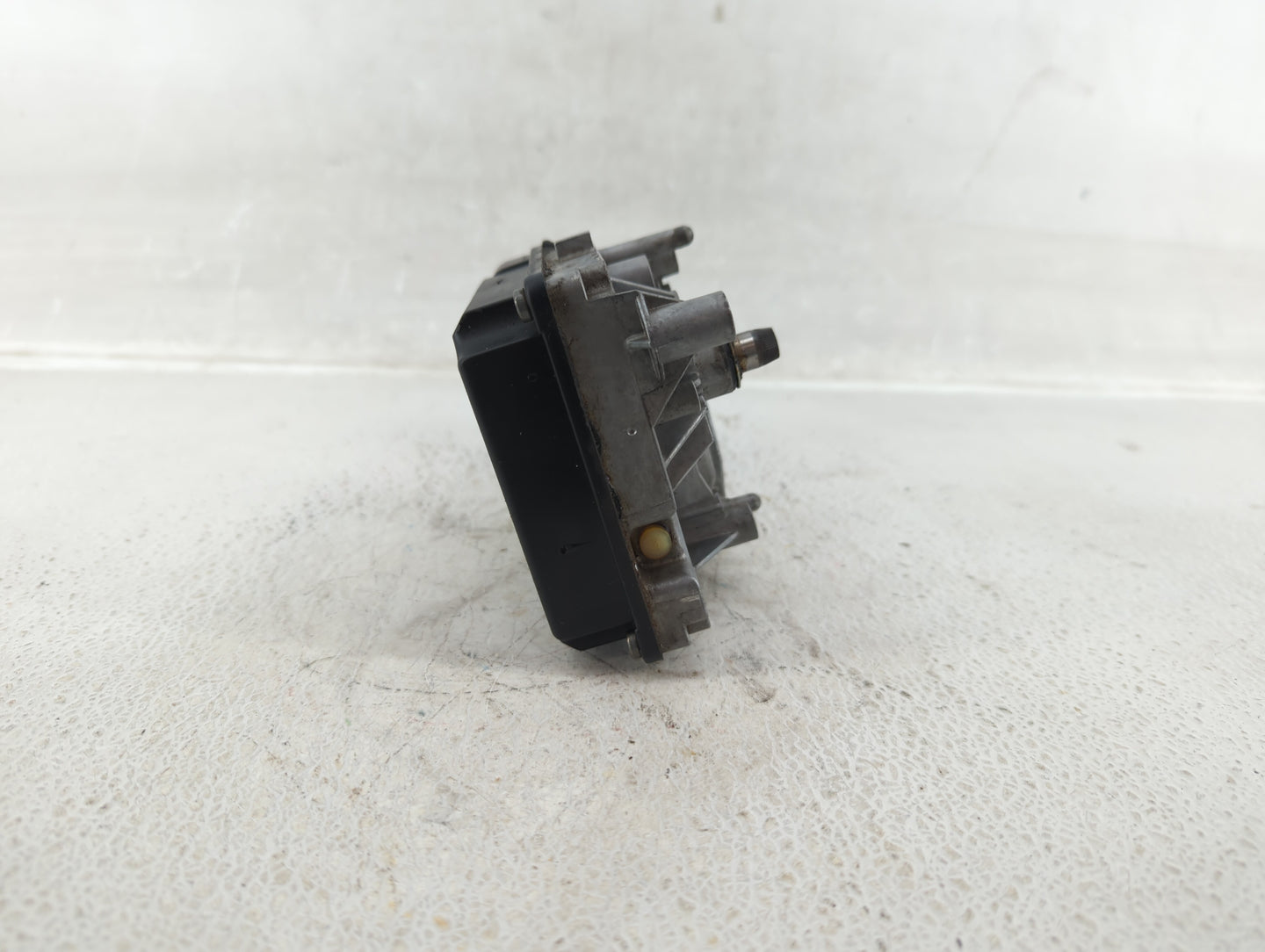 2000-2002 Pontiac Firebird Front Windshield Wiper Motor P/N:10440412 Fits Fits 2000 2001 2002 OEM Used Auto Parts - Oemuseda