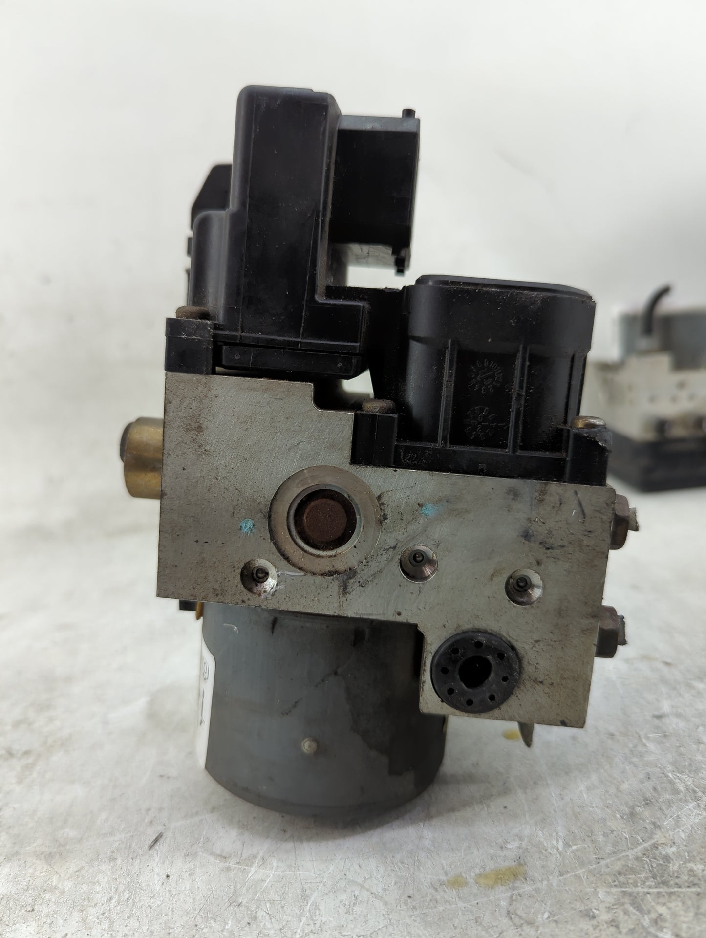 2000-2003 Pontiac Grand Prix ABS Pump Control Module Replacement Fits Fits 2000 2001 2002 2003 OEM Used Auto Parts - Oemused