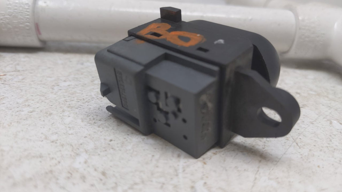 2002 Renault Master Master Power Window Switch Replacement Driver Side Left Fits Fits 2001 2003 2004 2005 OEM Used Auto Part