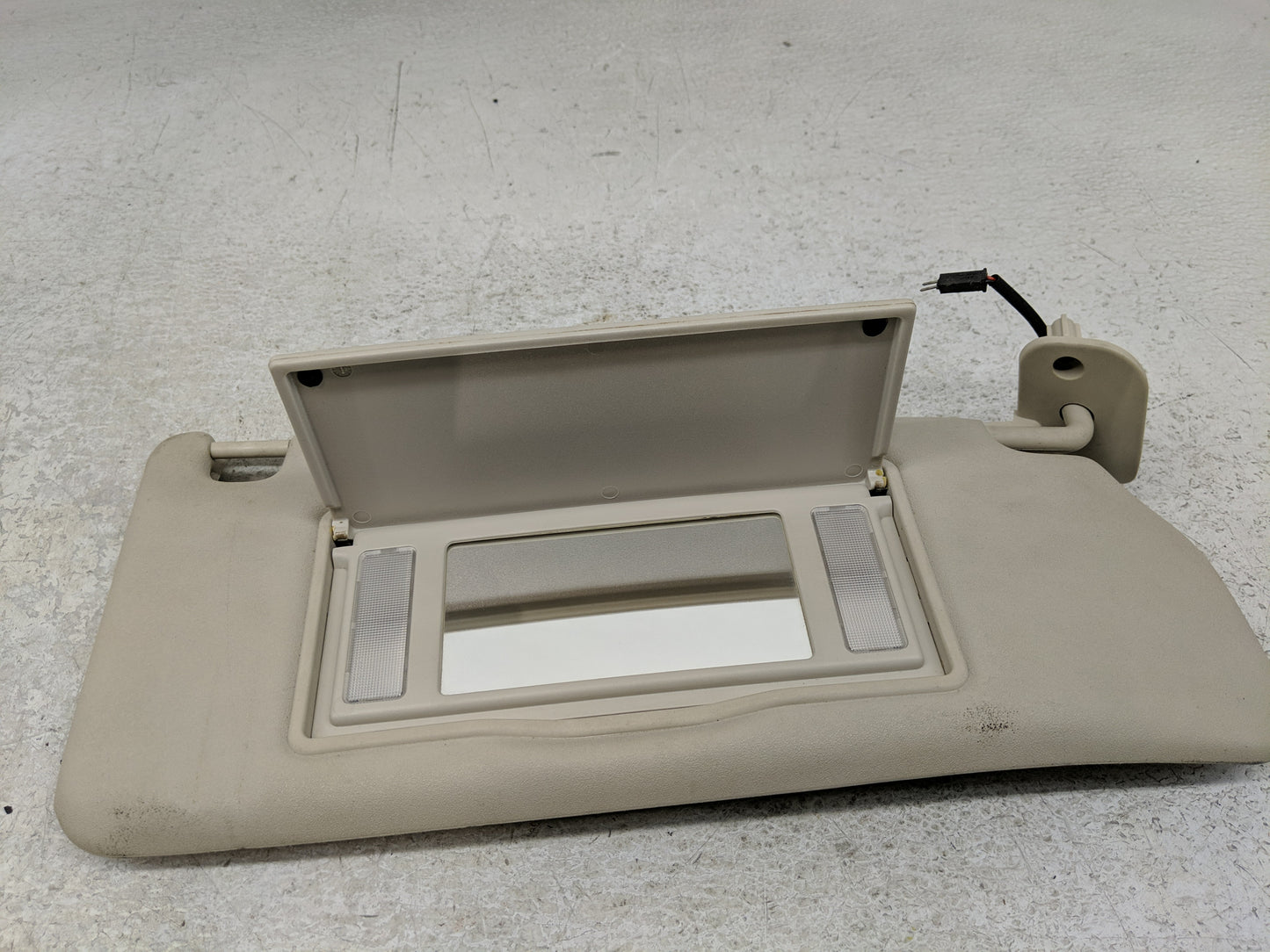 2002 Saab 9-5 Sun Visor Shade Replacement Passenger Right Mirror Fits OEM Used Auto Parts - Oemusedautoparts1.com