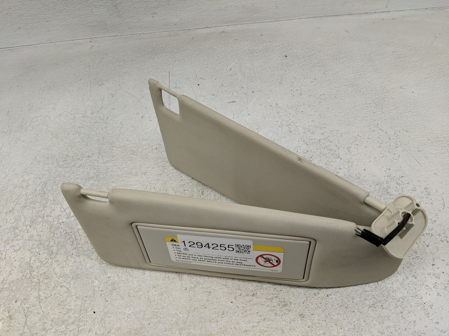 2002 Saab 9-5 Sun Visor Shade Replacement Passenger Right Mirror Fits OEM Used Auto Parts - Oemusedautoparts1.com