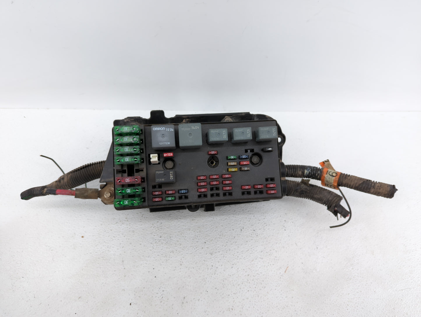 2002 Saturn L Fusebox Fuse Box Panel Relay Module P/N:22669241 Fits OEM Used Auto Parts - Oemusedautoparts1.com
