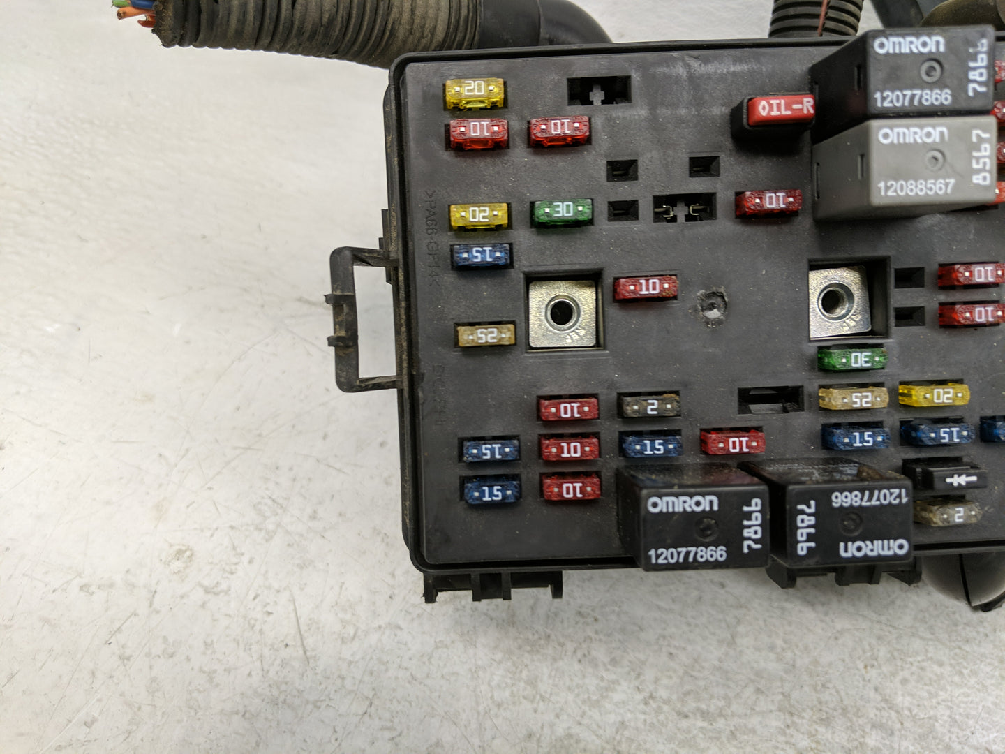 2002 Saturn L300 Fusebox Fuse Box Panel Relay Module Fits OEM Used Auto Parts - Oemusedautoparts1.com