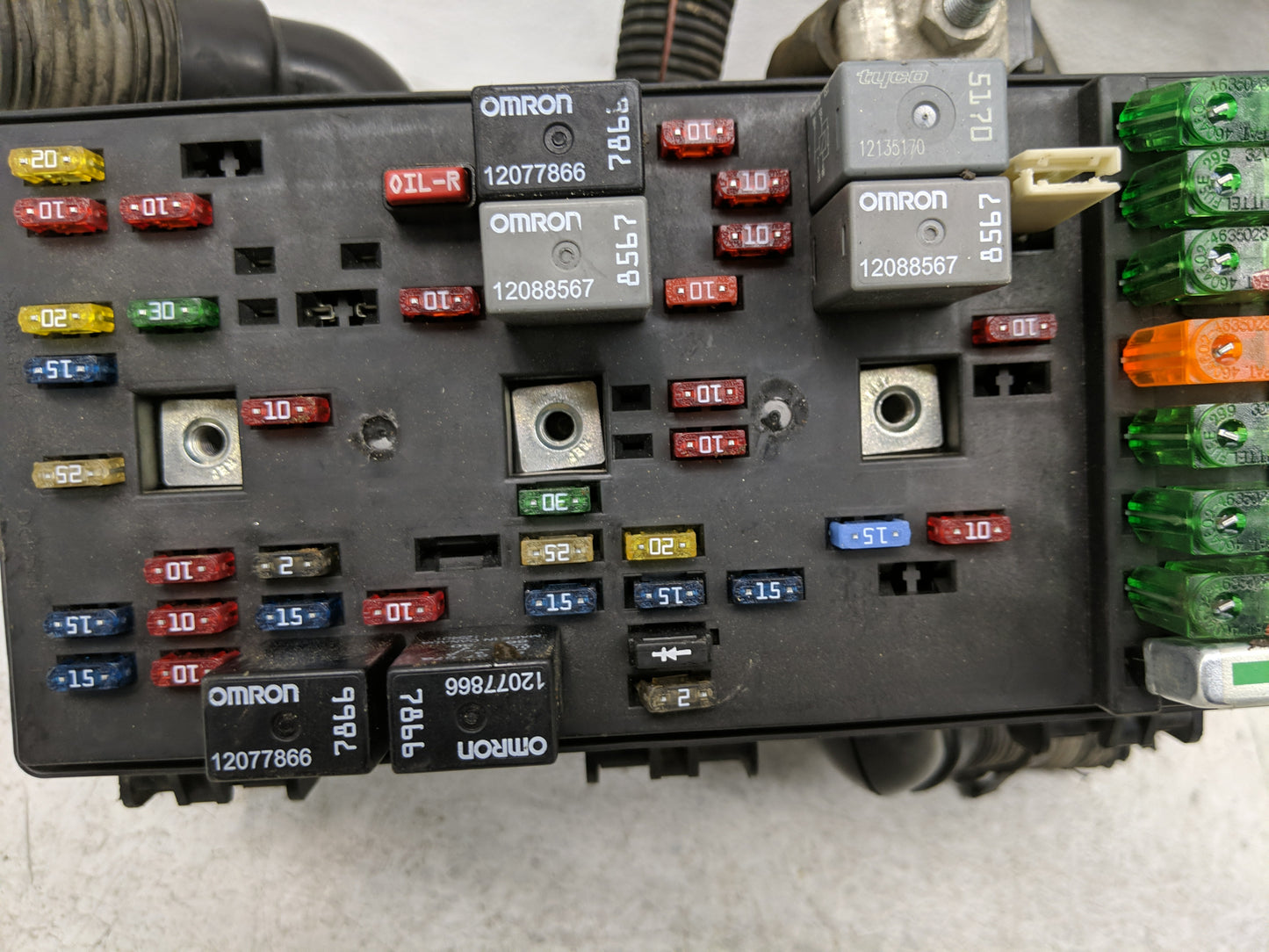 2002 Saturn L300 Fusebox Fuse Box Panel Relay Module Fits OEM Used Auto Parts - Oemusedautoparts1.com