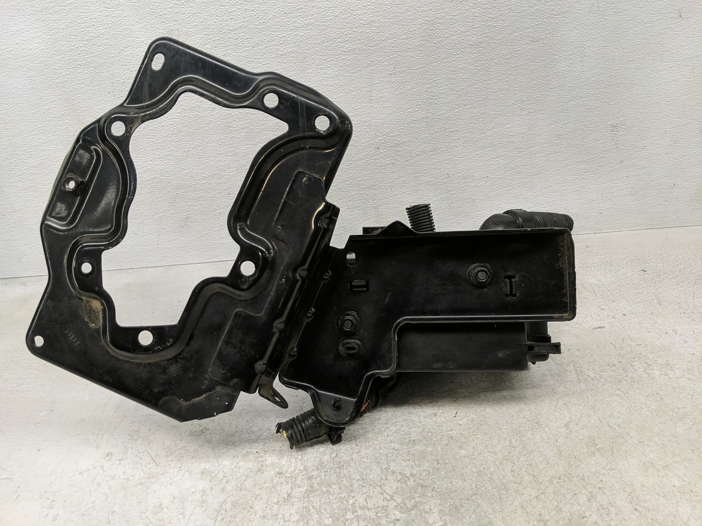 2002 Saturn L300 Fusebox Fuse Box Panel Relay Module Fits OEM Used Auto Parts - Oemusedautoparts1.com