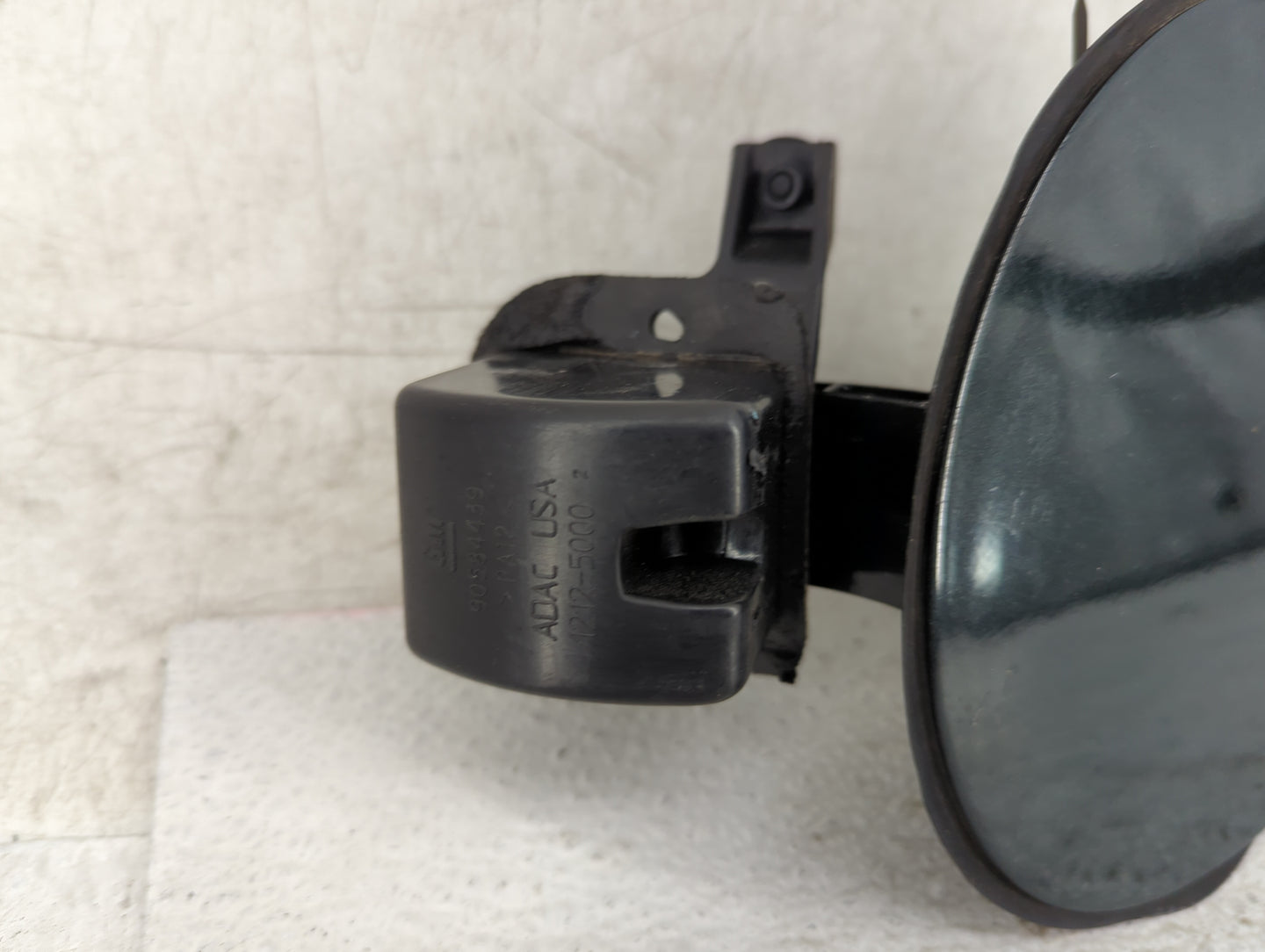 2002 Saturn L300 Fuel Tank Door Lid Gas Tank Black - Oemusedautoparts1.com