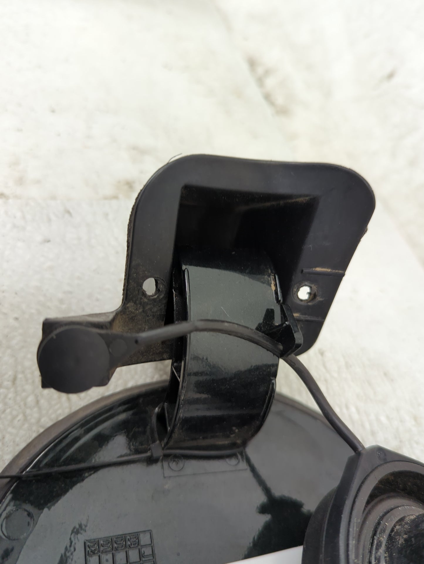 2002 Saturn L300 Fuel Tank Door Lid Gas Tank Black - Oemusedautoparts1.com