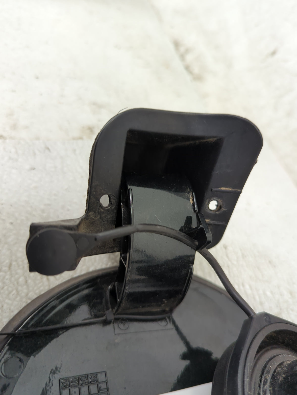 2002 Saturn L300 Fuel Tank Door Lid Gas Tank Black - Oemusedautoparts1.com