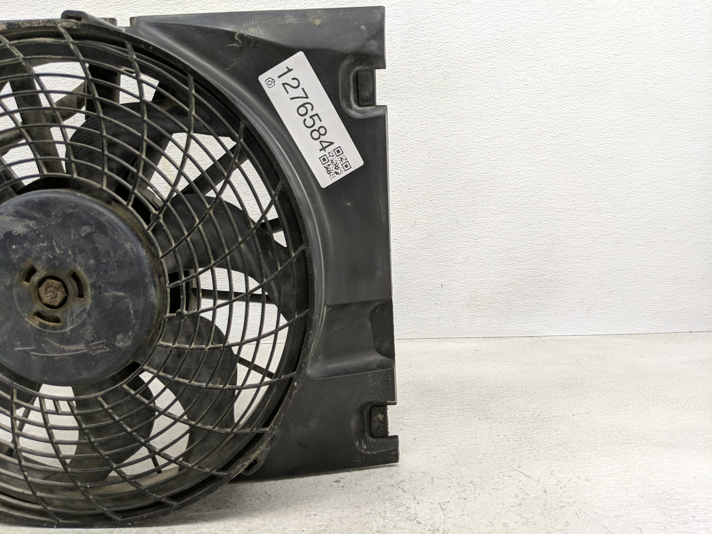 2000 Saturn Ls Electric Radiator Cooling Fan Motor Assembly P/N:232-034-01 Fits Fits 2001 2002 2003 2004 OEM Used Auto Parts
