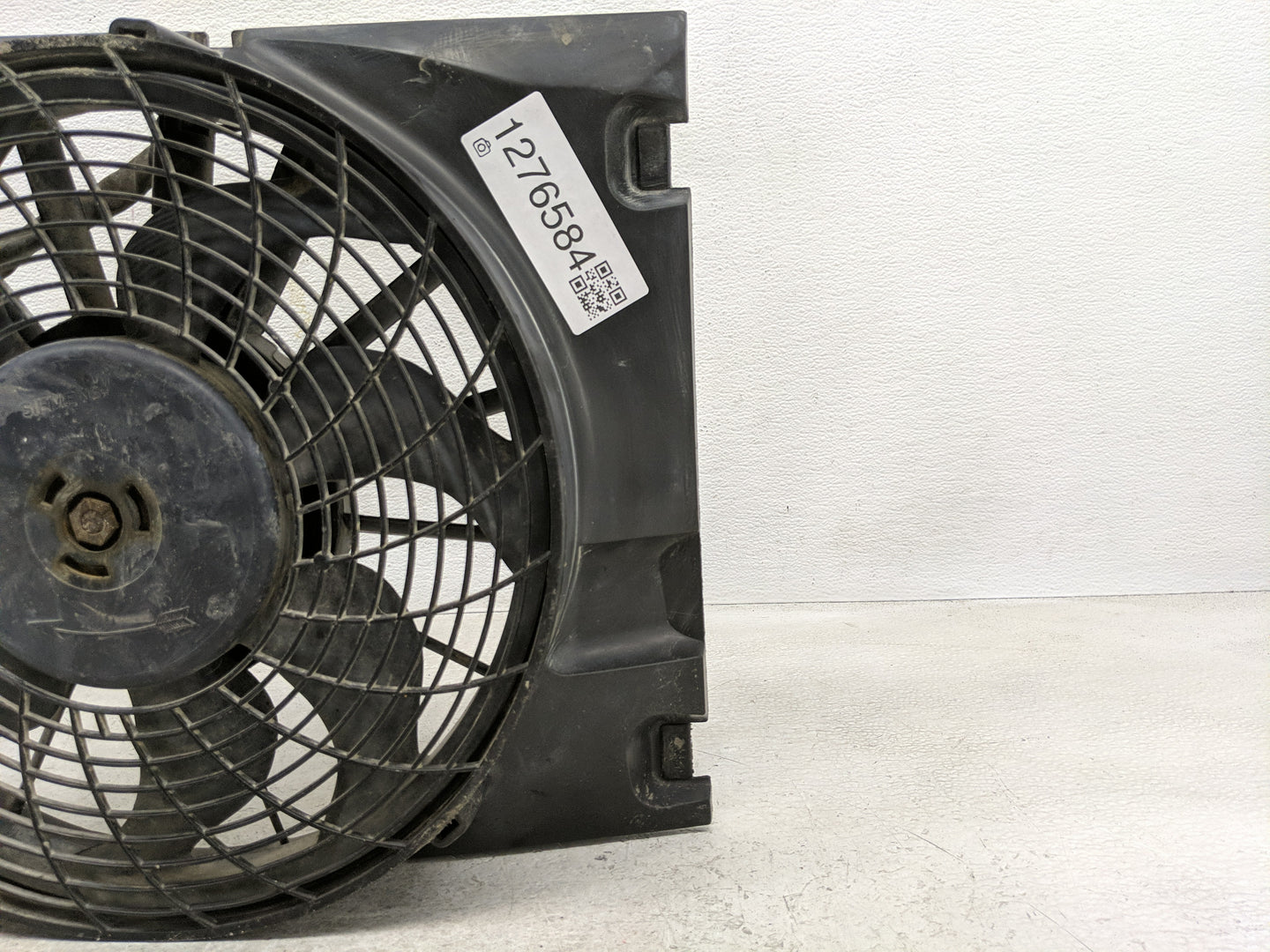 2000 Saturn Ls Electric Radiator Cooling Fan Motor Assembly P/N:232-034-01 Fits Fits 2001 2002 2003 2004 OEM Used Auto Parts