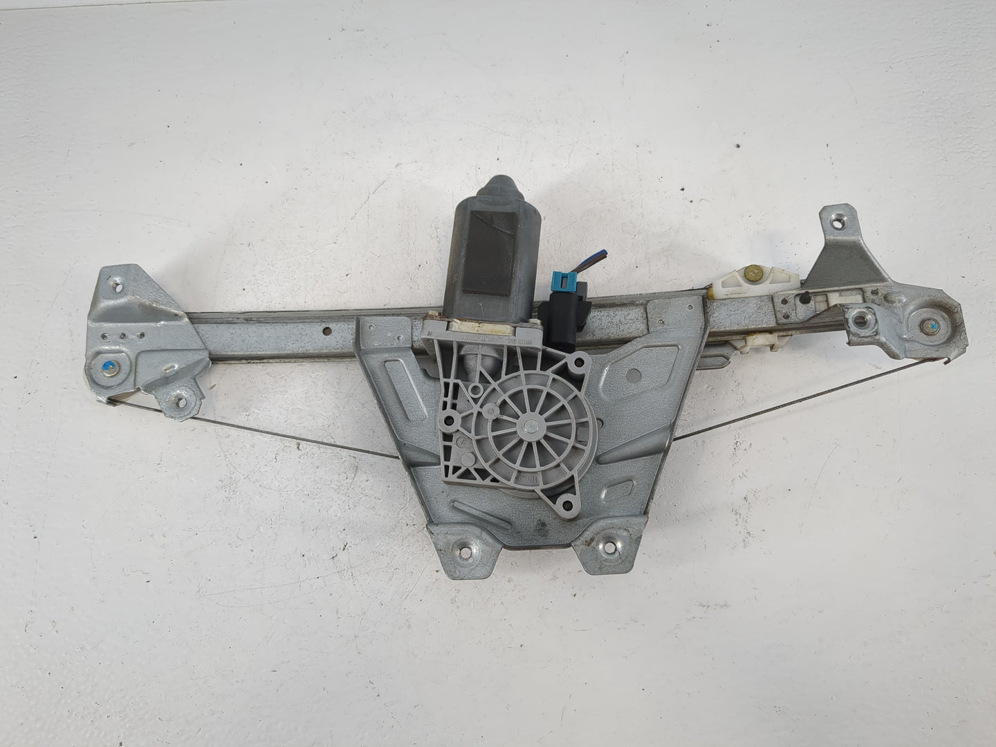 2000-2000 Saturn Ls Used Driver Left Rear Window Regulator - Oemusedautoparts1.com