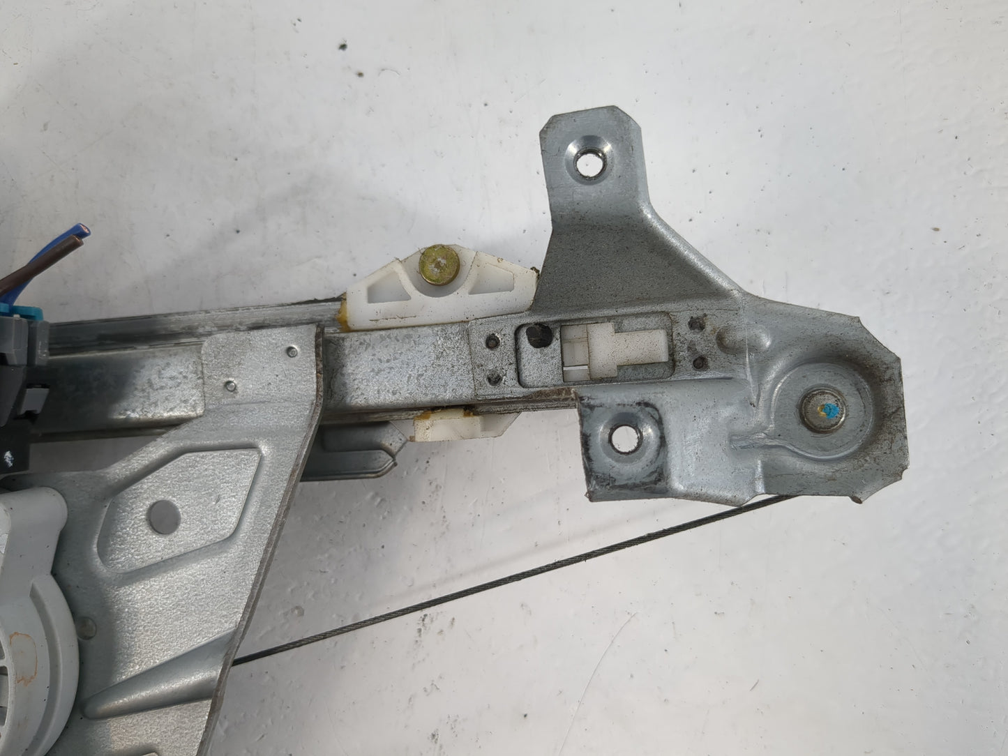 2000-2000 Saturn Ls Used Driver Left Rear Window Regulator - Oemusedautoparts1.com