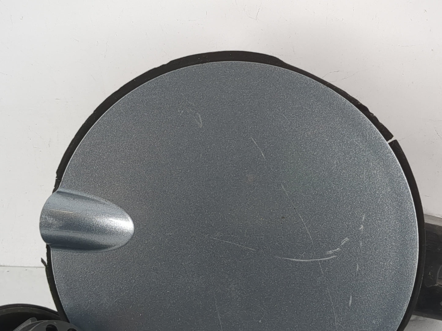2002 Saturn Ls Fuel Tank Door Lid Gas Tank - Oemusedautoparts1.com