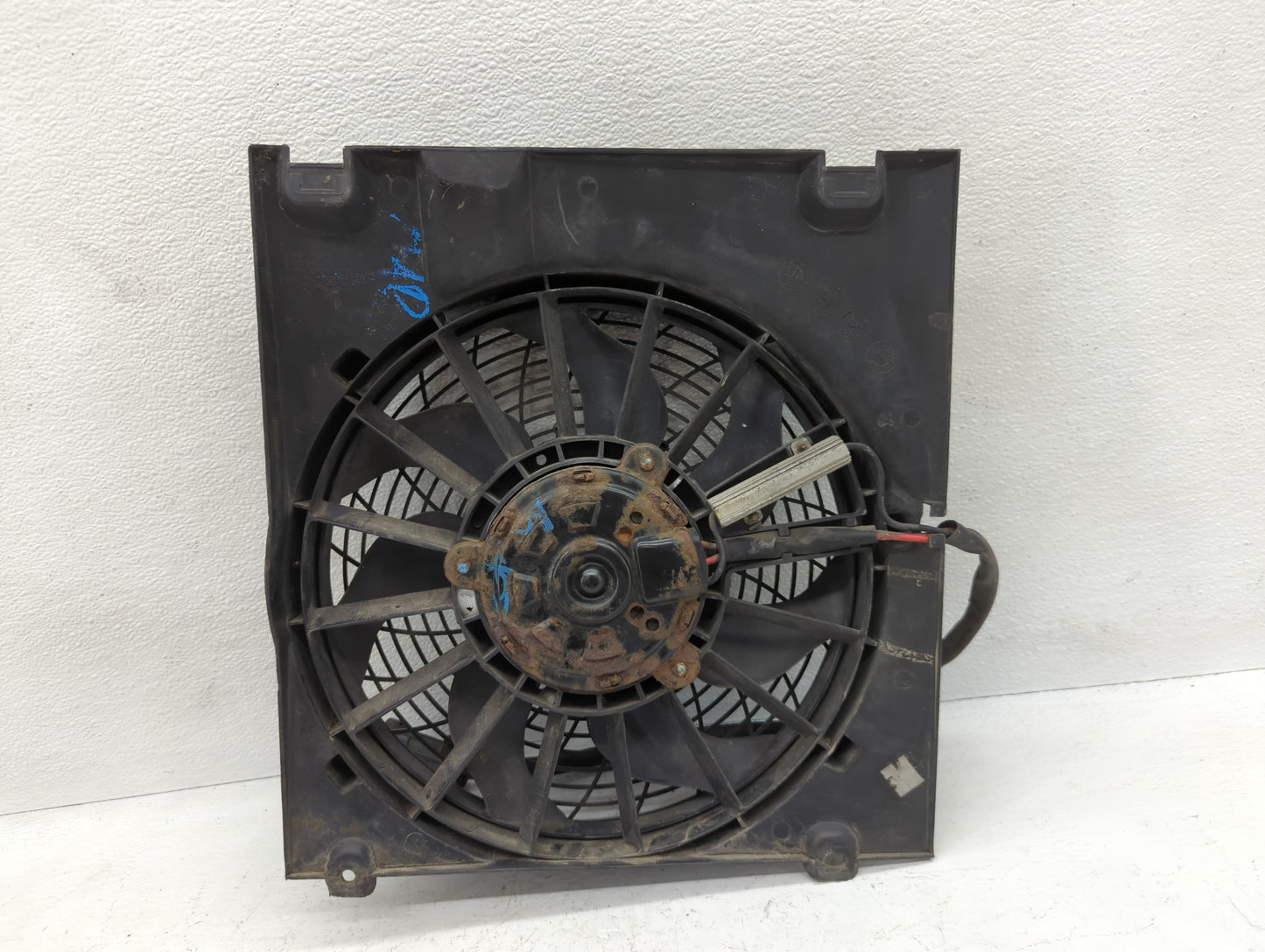 2000 Saturn Ls Electric Radiator Cooling Fan Motor Assembly P/N:232-034-01 Fits Fits 2001 2002 2003 2004 2005 OEM Used Auto 