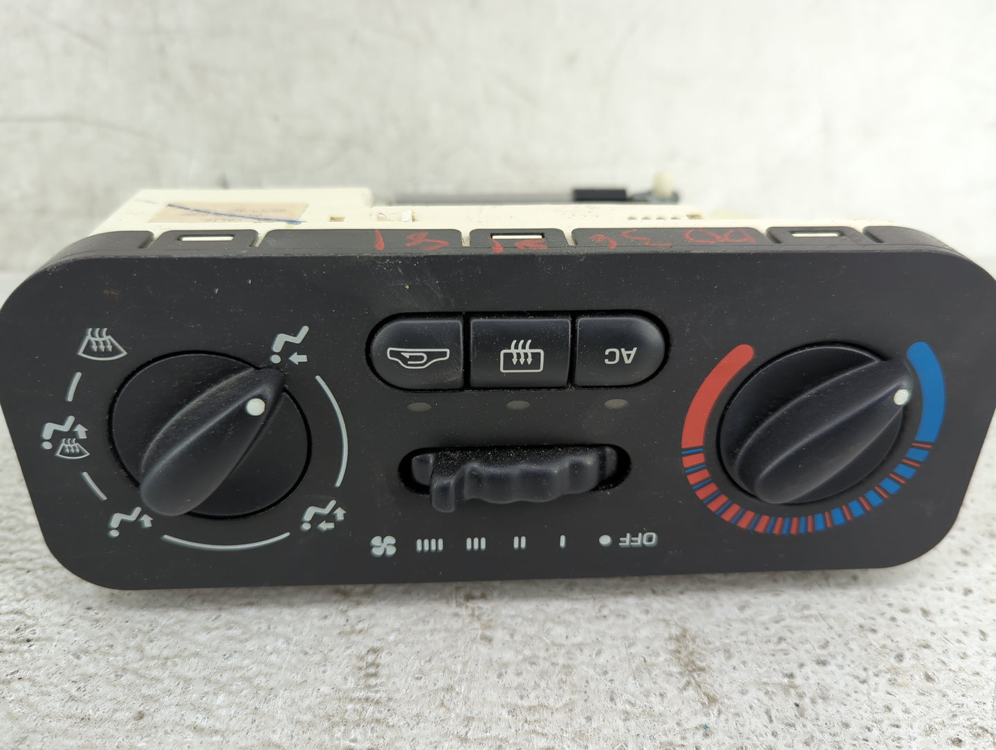 2002 Saturn L Series Climate Control Module Temperature AC/Heater Replacement P/N:097-010-0302 Fits OEM Used Auto Parts - Oe