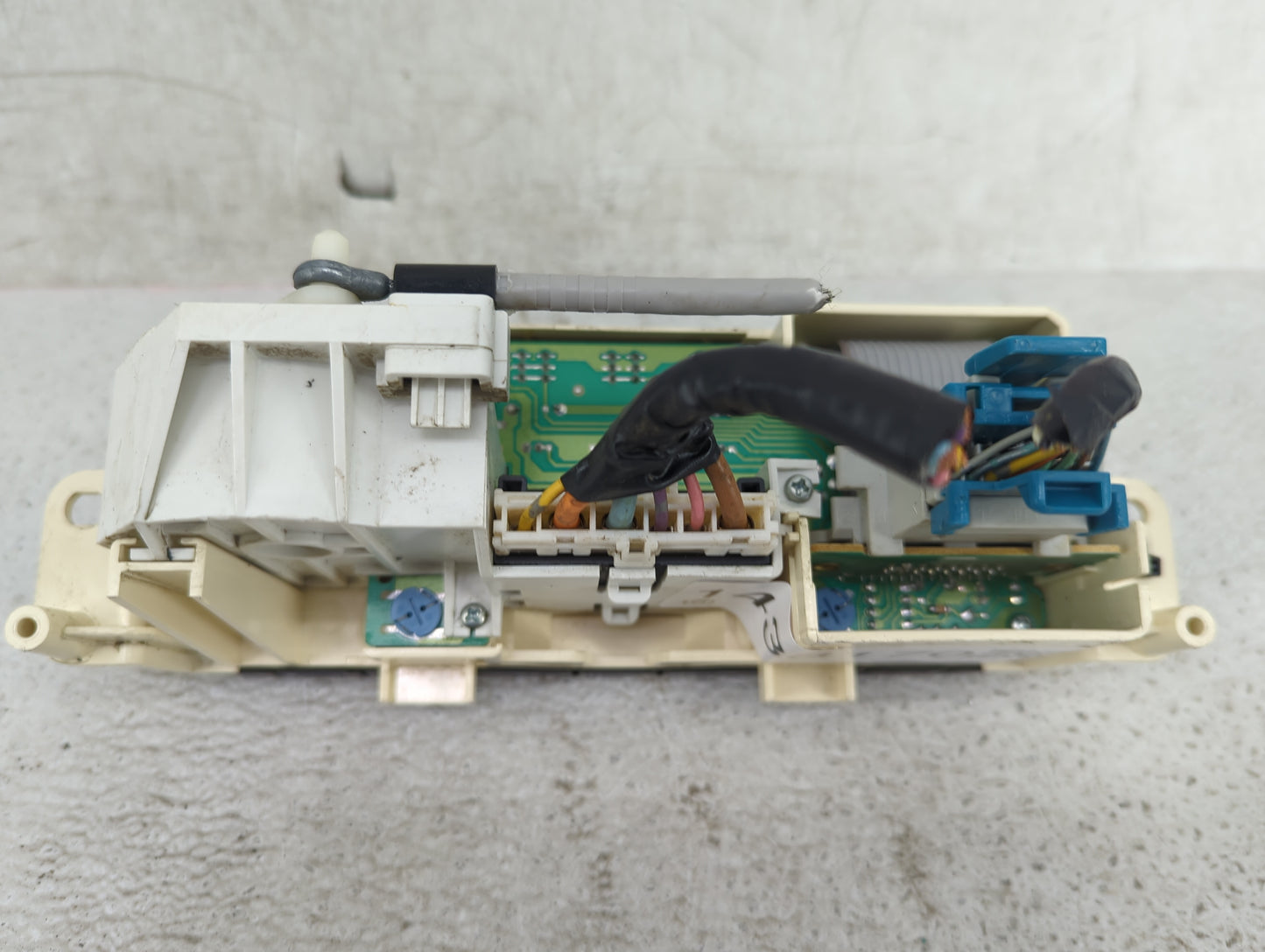 2002 Saturn L Series Climate Control Module Temperature AC/Heater Replacement P/N:097-010-0302 Fits OEM Used Auto Parts - Oe
