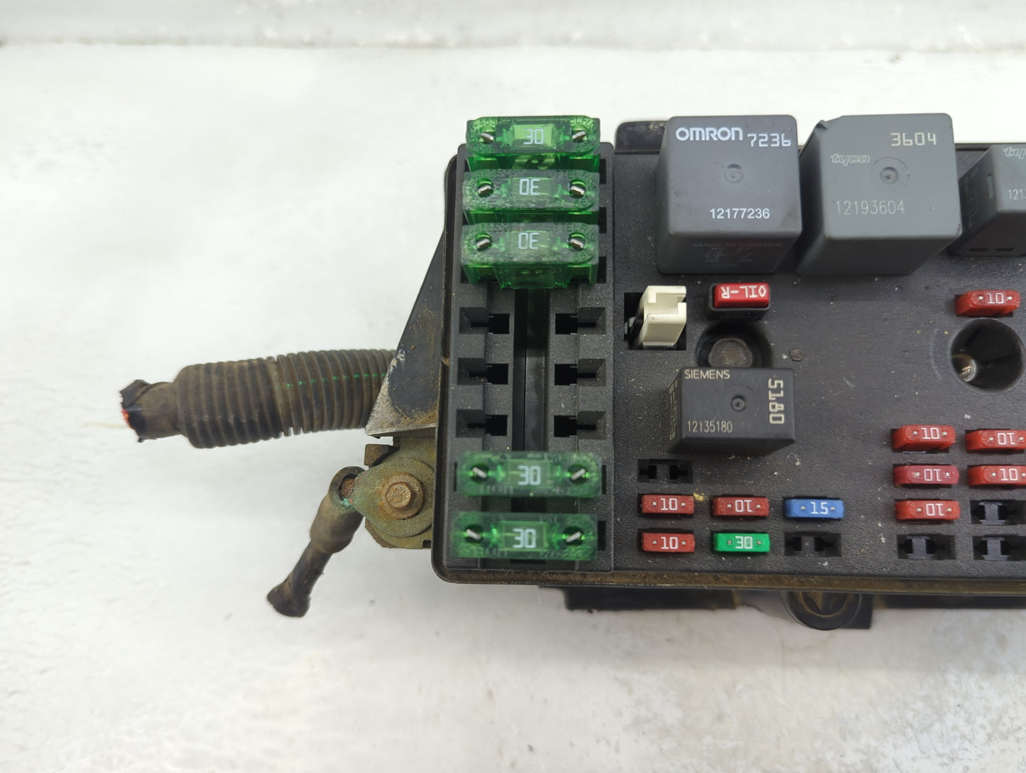 2002 Saturn Saturn S Series Fusebox Fuse Box Panel Relay Module Fits Fits 2000 2001 OEM Used Auto Parts - Oemusedautoparts1.