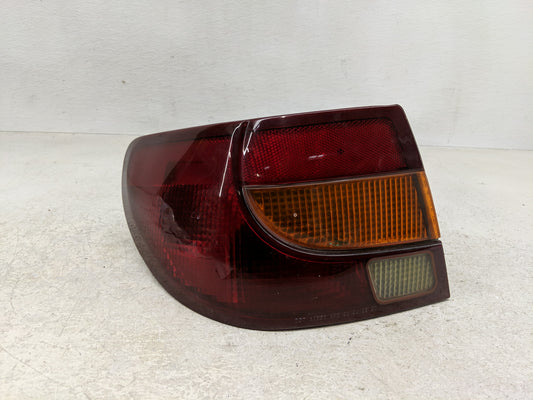2000-2002 Saturn Sl Tail Light Assembly Driver Left OEM P/N:16525855 Fits Fits 2000 2001 2002 OEM Used Auto Parts - Oemuseda