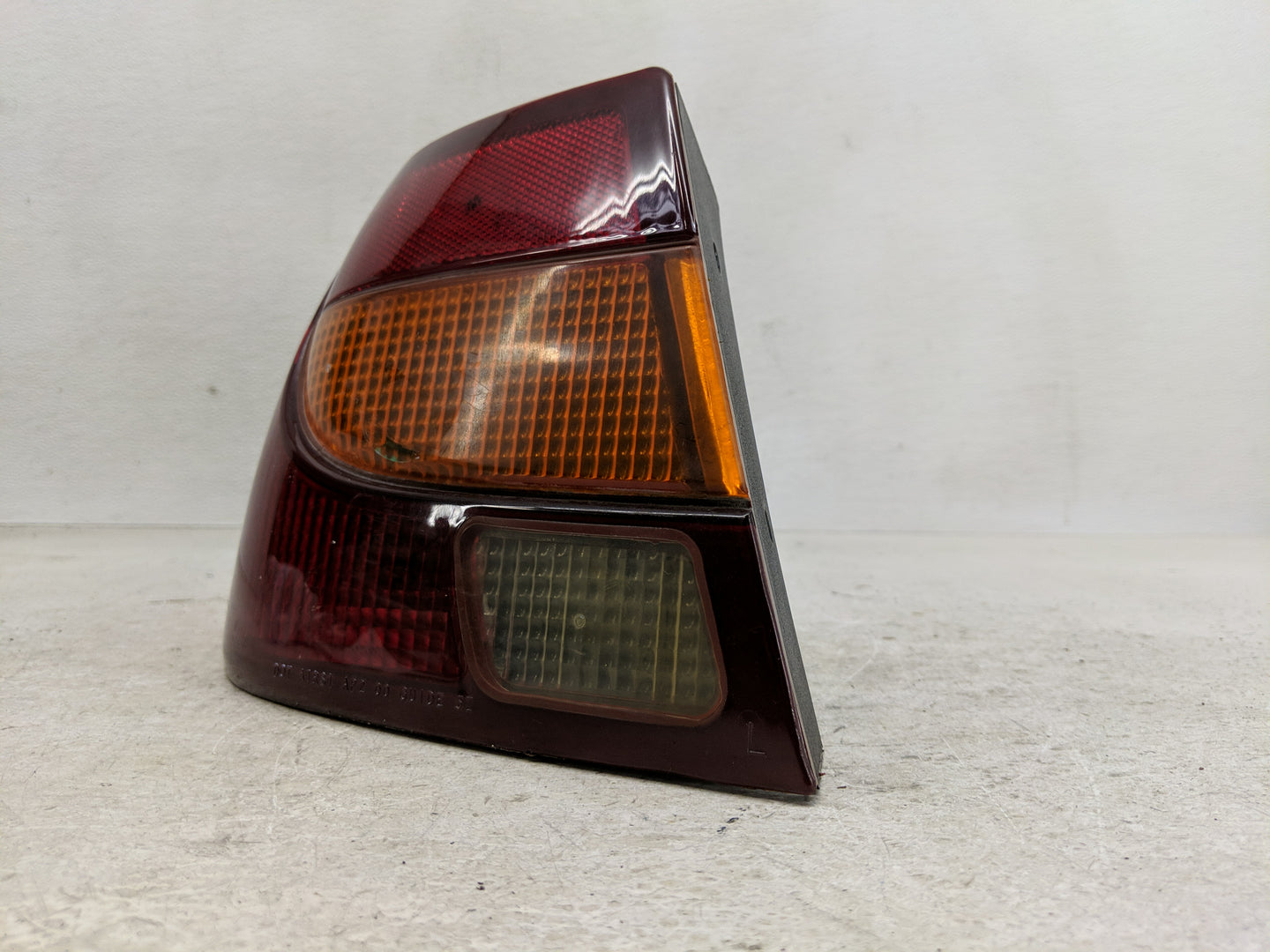 2000-2002 Saturn Sl Tail Light Assembly Driver Left OEM P/N:16525855 Fits Fits 2000 2001 2002 OEM Used Auto Parts - Oemuseda