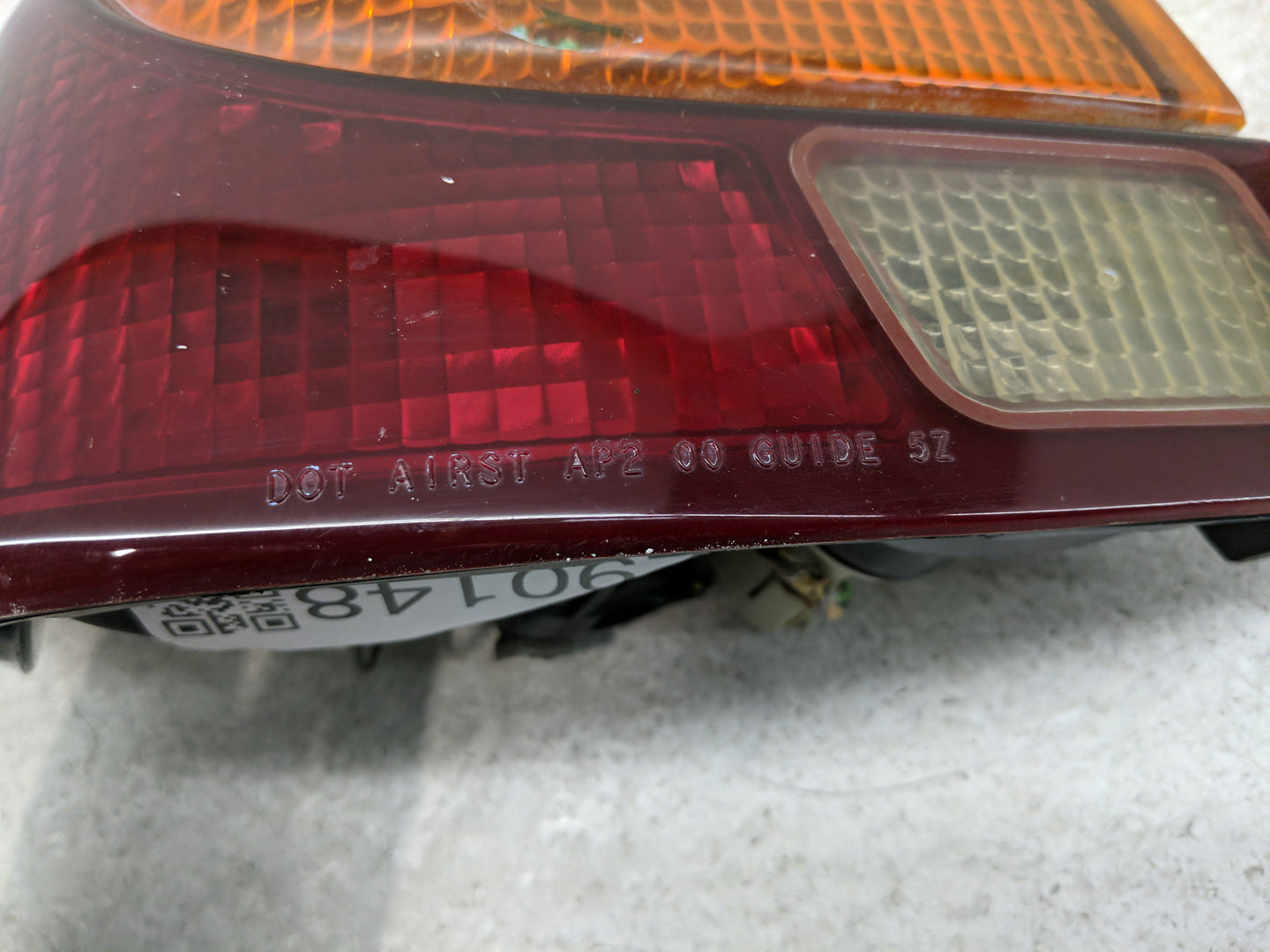 2000-2002 Saturn Sl Tail Light Assembly Driver Left OEM P/N:16525855 Fits Fits 2000 2001 2002 OEM Used Auto Parts - Oemuseda