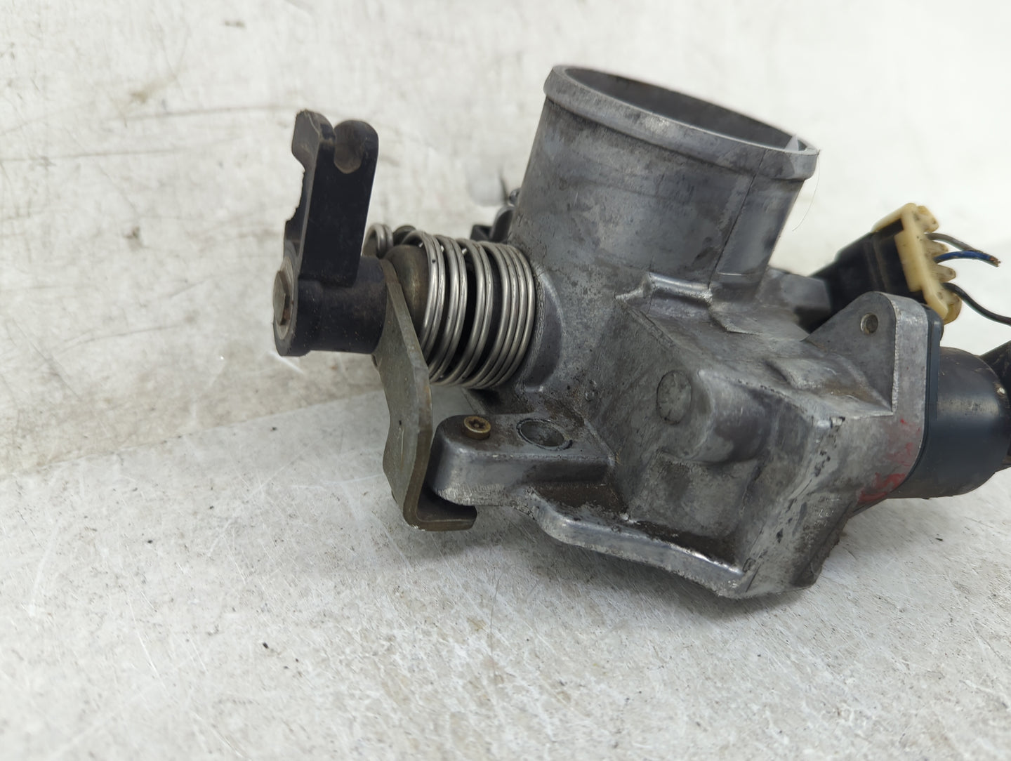 2002 Saturn S Series Throttle Body P/N:2H24706 Fits OEM Used Auto Parts - Oemusedautoparts1.com