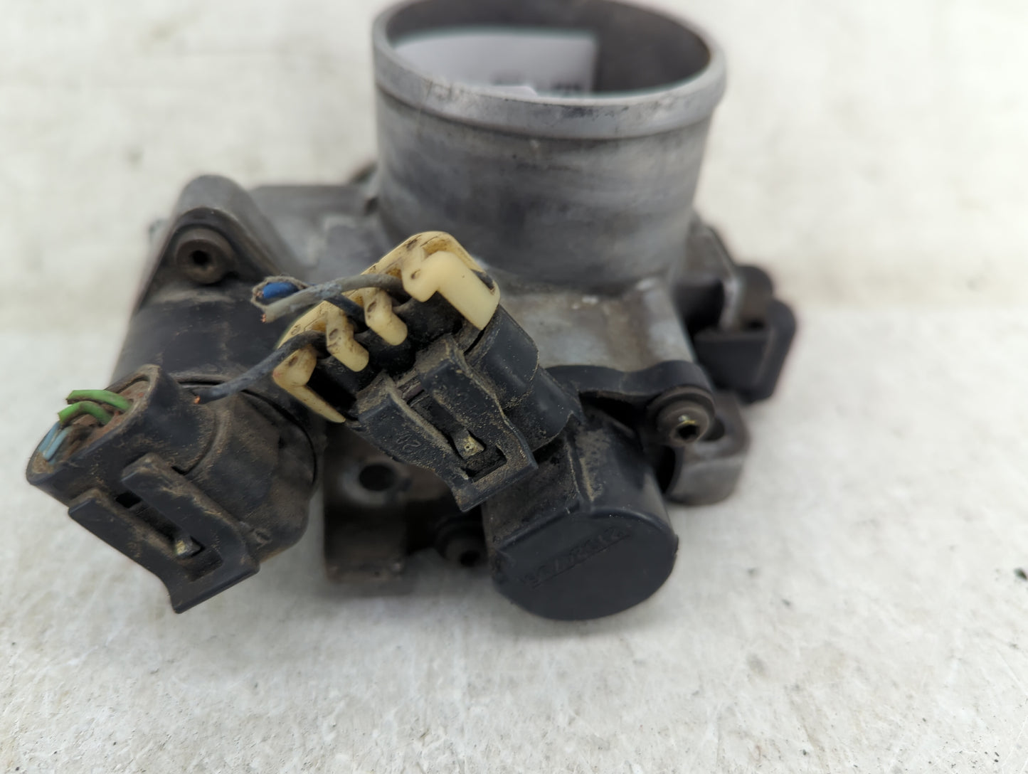 2002 Saturn S Series Throttle Body P/N:2H24706 Fits OEM Used Auto Parts - Oemusedautoparts1.com
