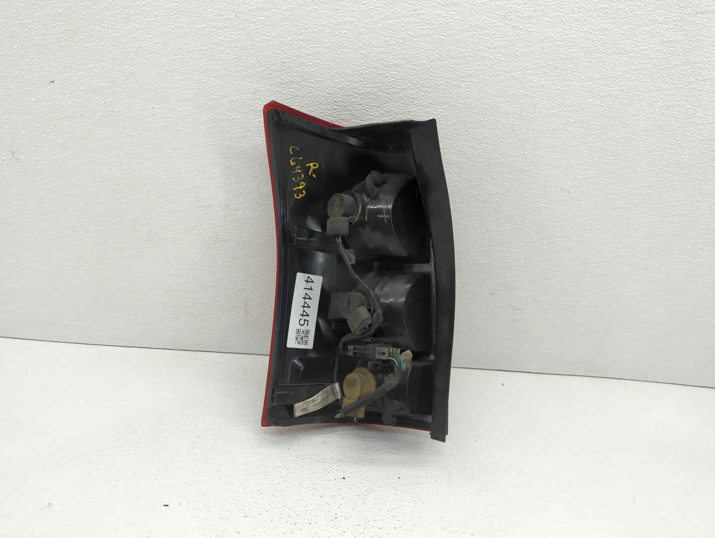 2002-2003 Saturn Vue Tail Light Assembly Passenger Right OEM P/N:22692371 22711438 Fits Fits 2002 2003 OEM Used Auto Parts -