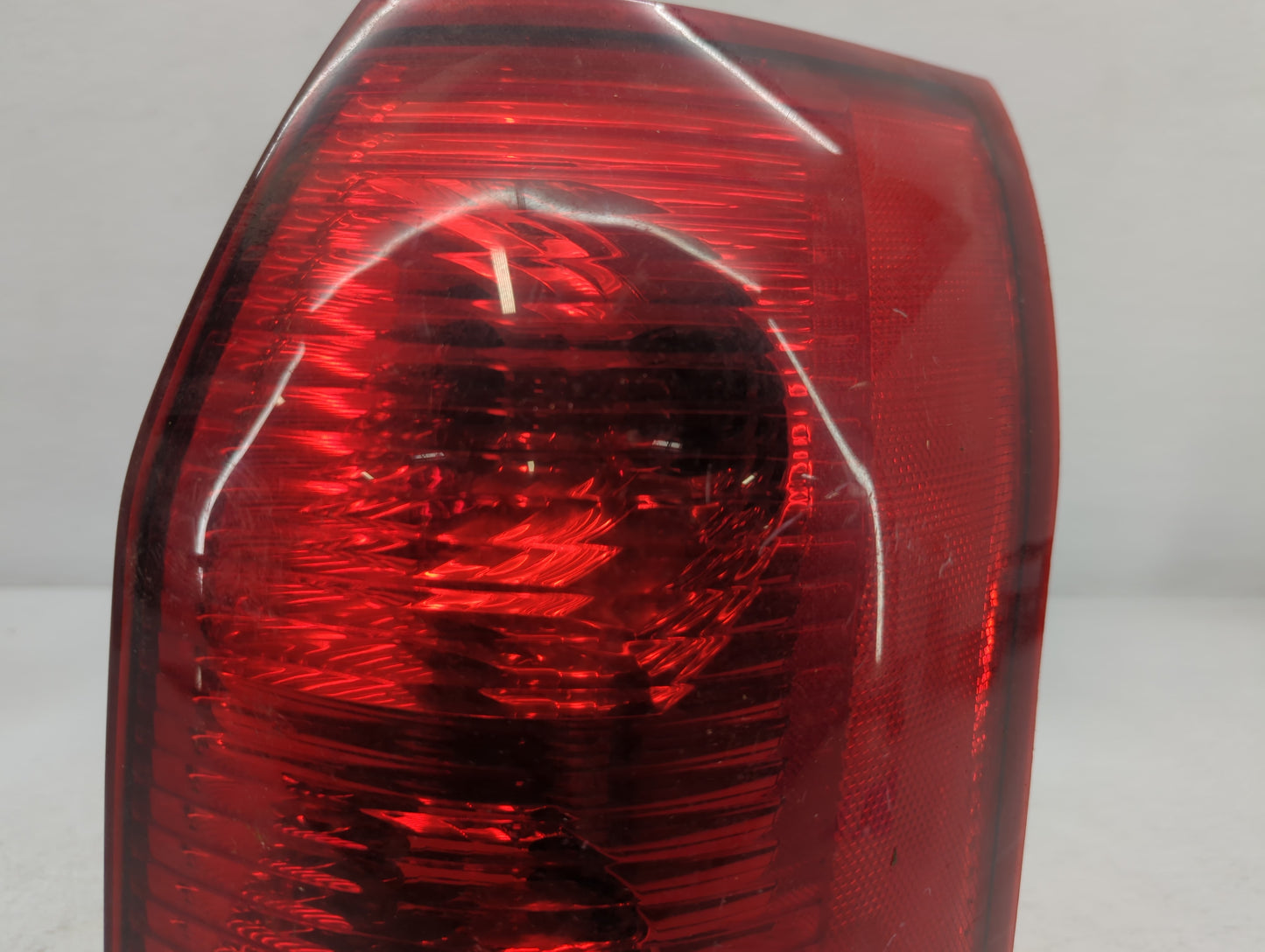 2002-2003 Saturn Vue Tail Light Assembly Passenger Right OEM P/N:CX-13407-AB Fits Fits 2002 2003 OEM Used Auto Parts - Oemus