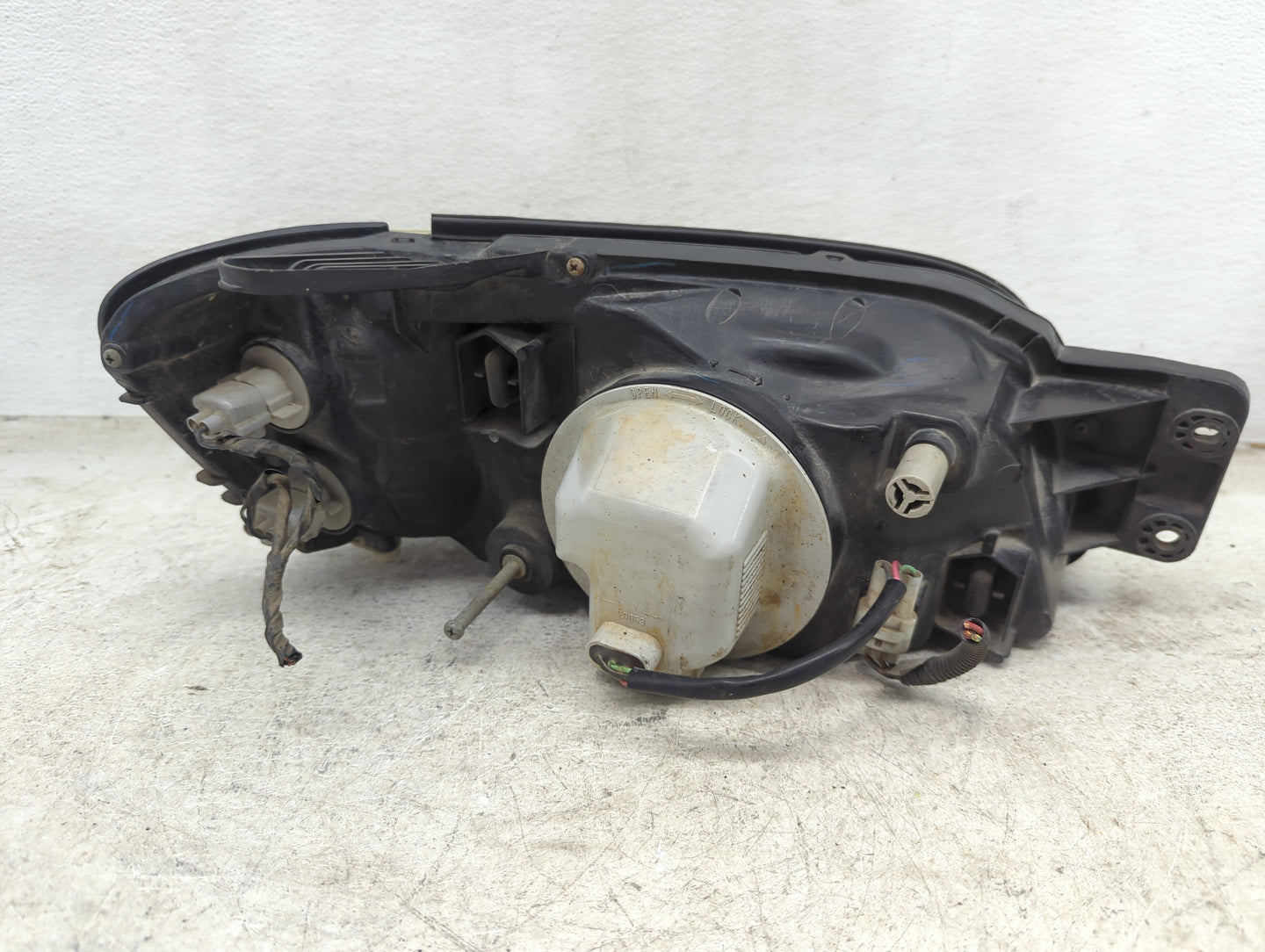 2000-2004 Subaru Legacy Passenger Right Oem Head Light Headlight Lamp - Oemusedautoparts1.com