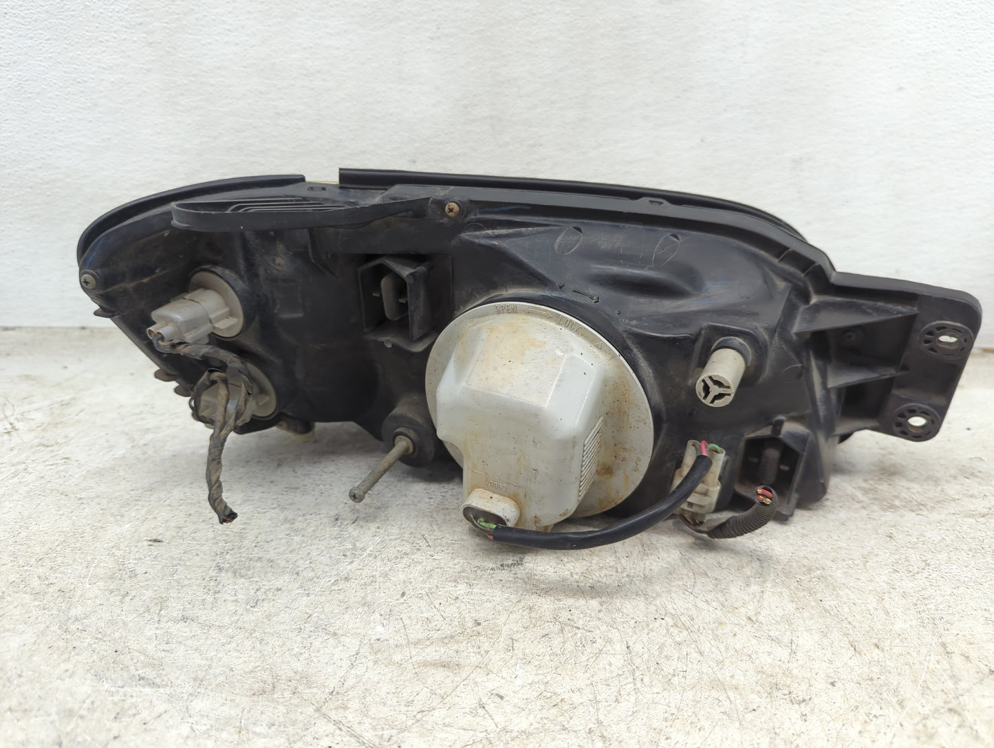 2000-2004 Subaru Legacy Passenger Right Oem Head Light Headlight Lamp - Oemusedautoparts1.com