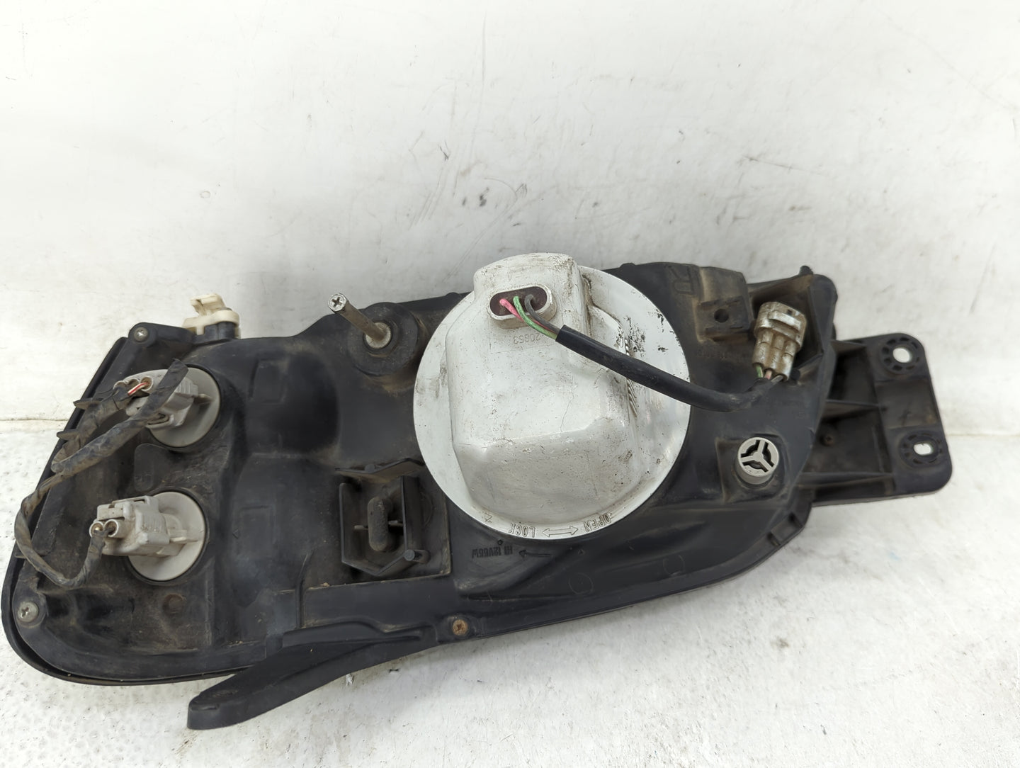 2000-2004 Subaru Legacy Passenger Right Oem Head Light Headlight Lamp - Oemusedautoparts1.com