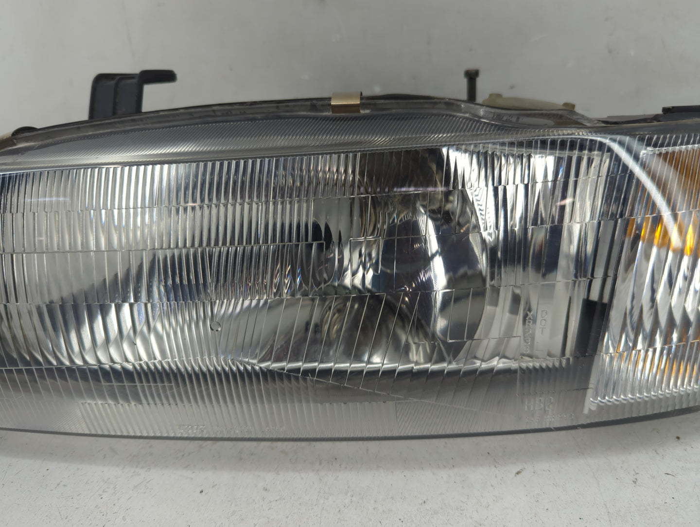 1999-2002 Suzuki Esteem Driver Left Oem Head Light Headlight Lamp - Oemusedautoparts1.com