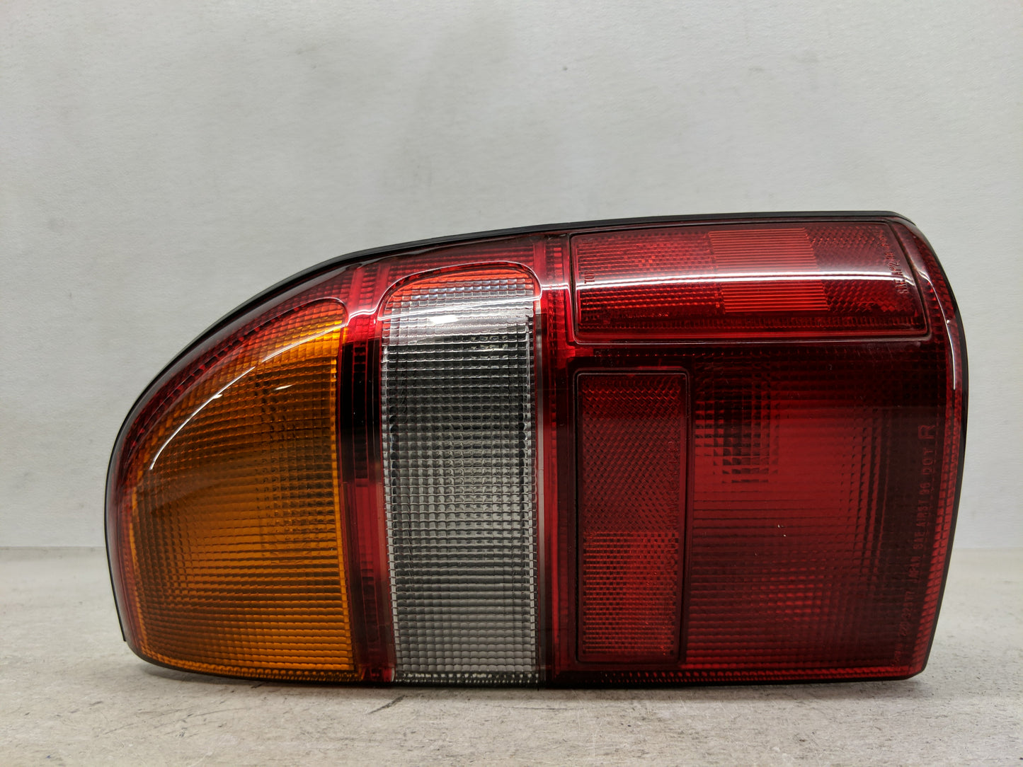 1999-2003 Suzuki Vitara Tail Light Assembly Passenger Right OEM P/N:220-32077 Fits Fits 1999 2000 2001 2002 2003 OEM Used Au