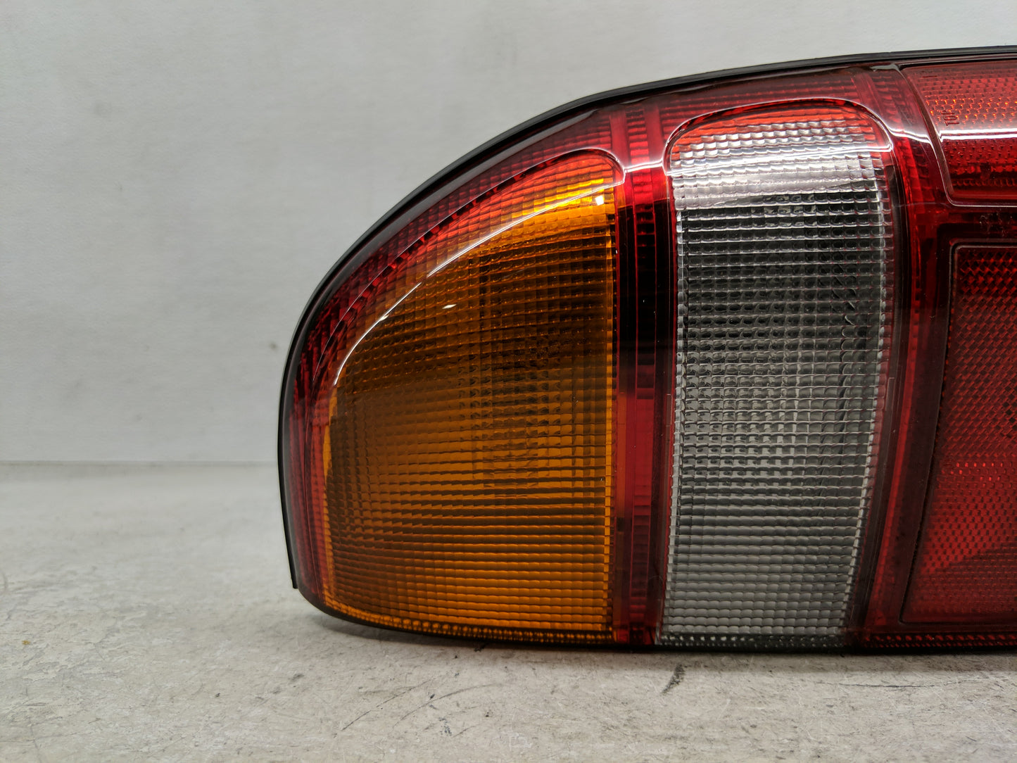 1999-2003 Suzuki Vitara Tail Light Assembly Passenger Right OEM P/N:220-32077 Fits Fits 1999 2000 2001 2002 2003 OEM Used Au