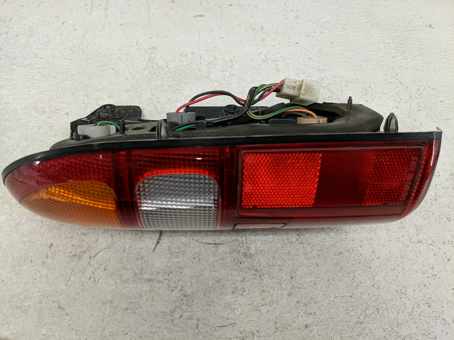1999-2003 Suzuki Vitara Tail Light Assembly Passenger Right OEM P/N:220-32077 Fits Fits 1999 2000 2001 2002 2003 OEM Used Au