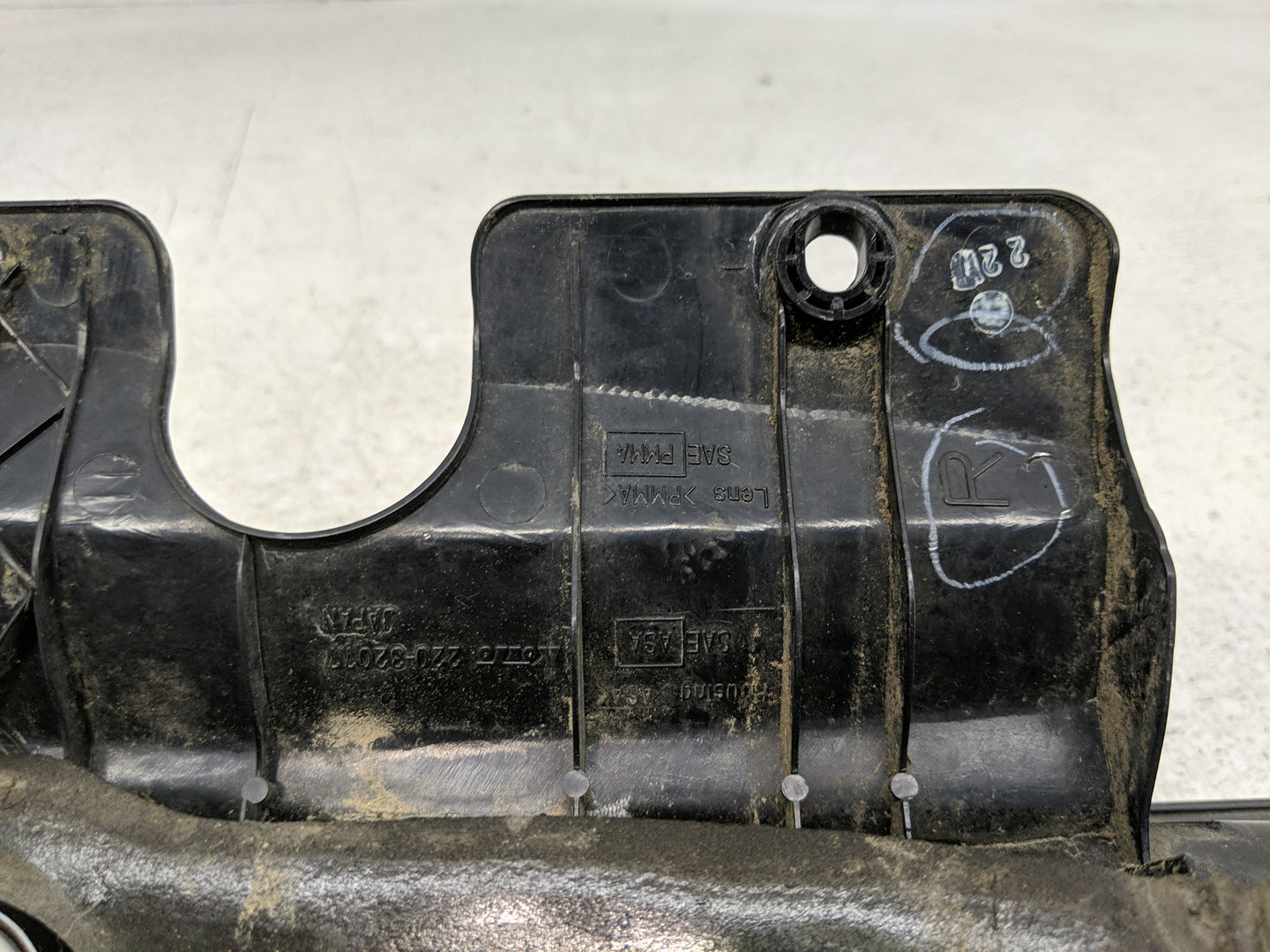 1999-2003 Suzuki Vitara Tail Light Assembly Passenger Right OEM P/N:220-32077 Fits Fits 1999 2000 2001 2002 2003 OEM Used Au