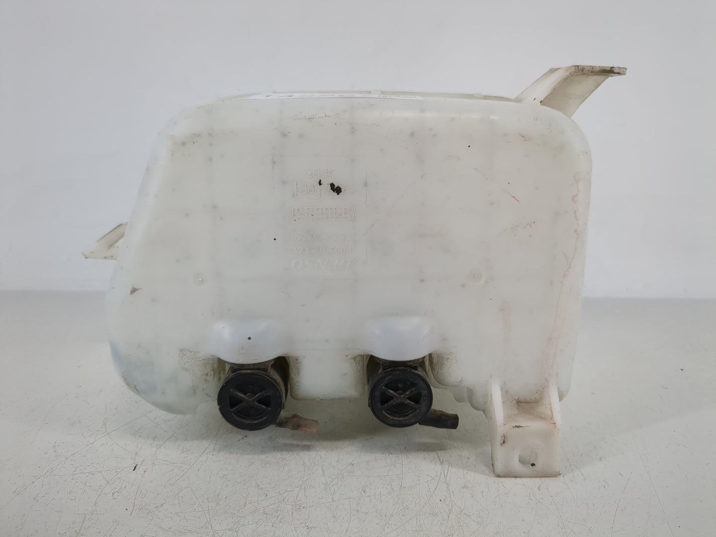 2002 Suzuki Xl-7 Windshield Washer Fluid Reservoir Bottle Oem - Oemusedautoparts1.com