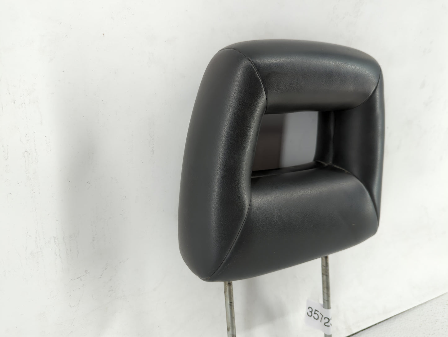 2002 Suzuki Xl-7 Headrest Head Rest Rear Seat Black - Oemusedautoparts1.com