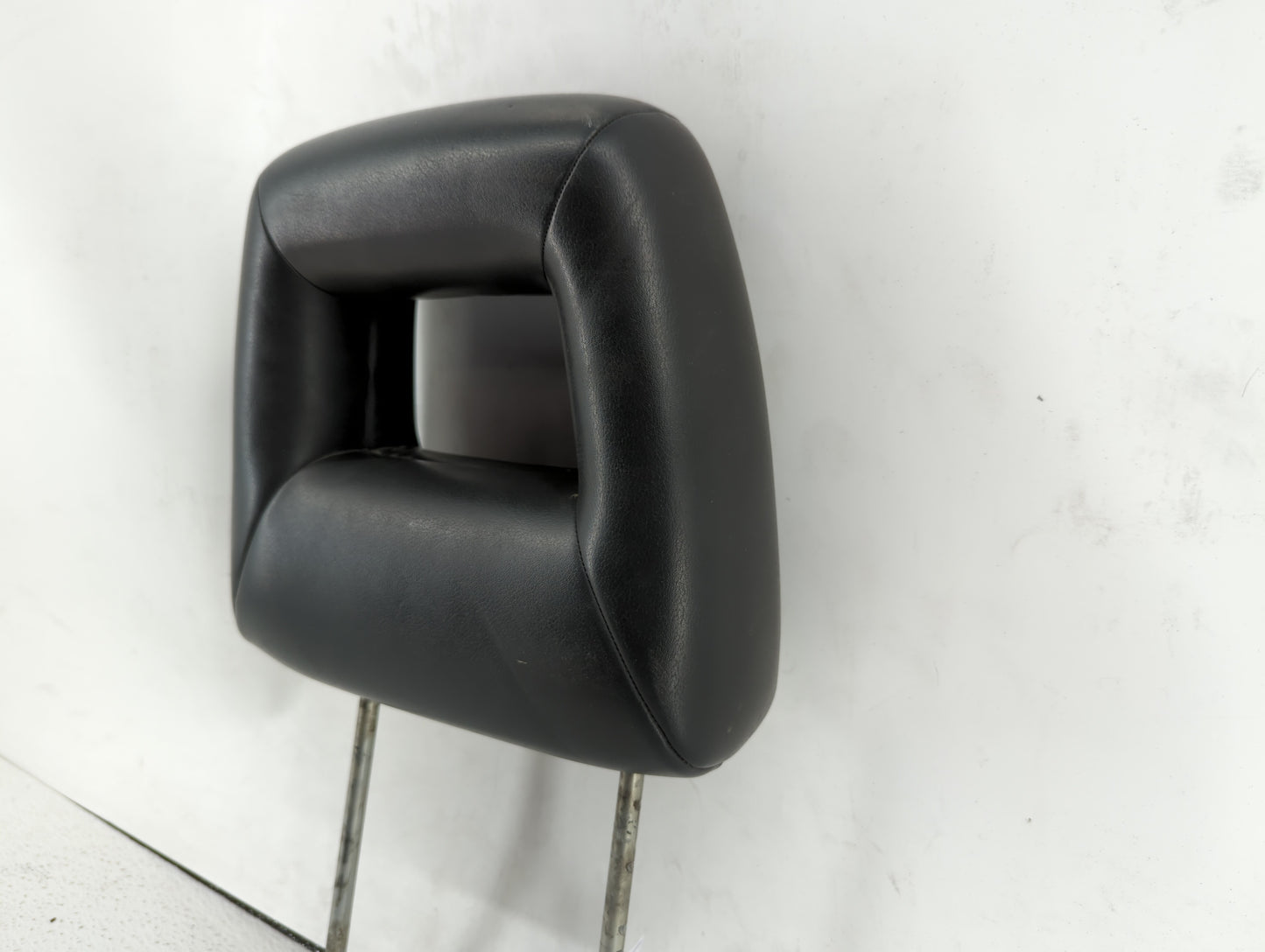 2002 Suzuki Xl-7 Headrest Head Rest Rear Seat Black - Oemusedautoparts1.com