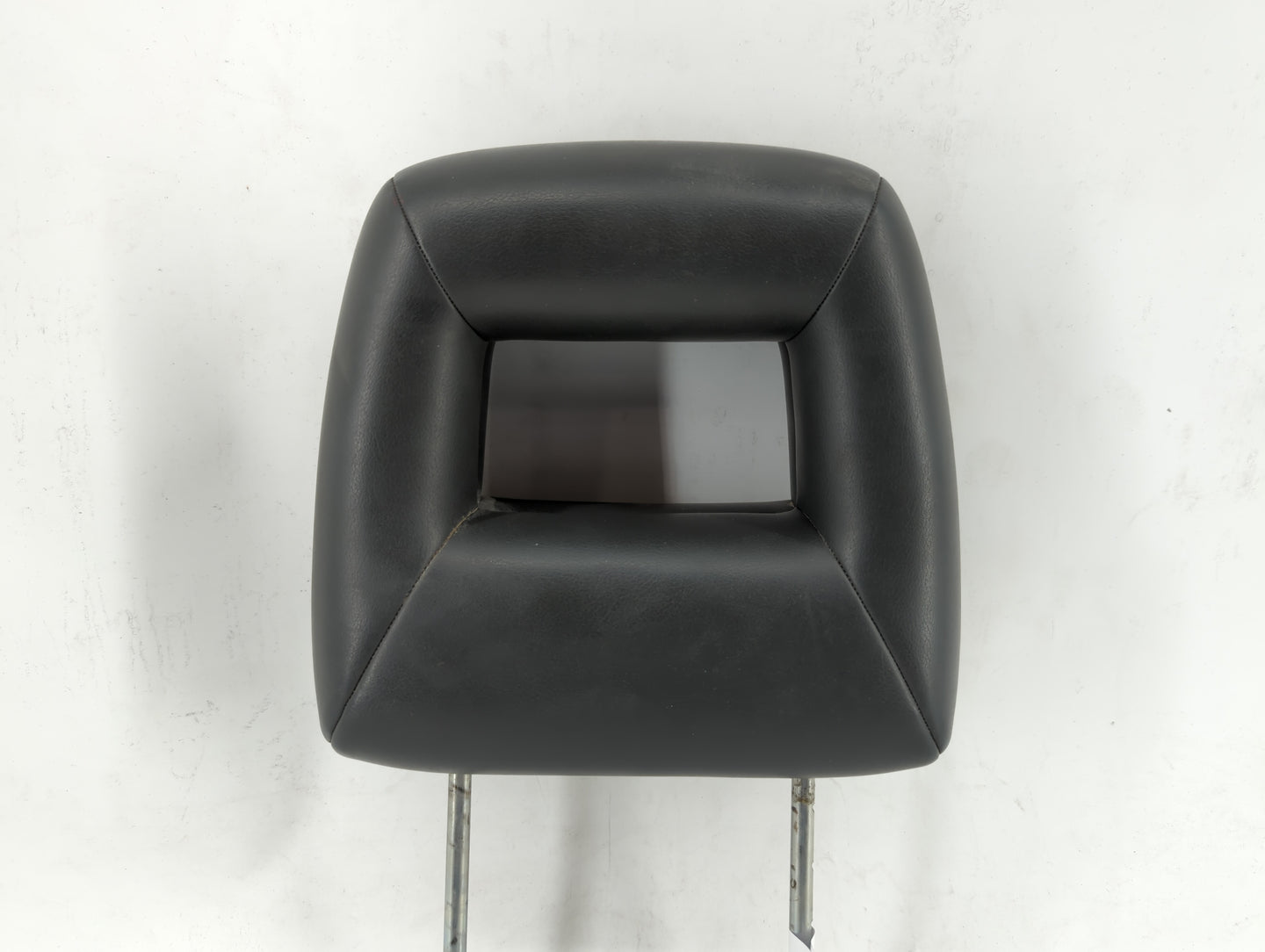 2002 Suzuki Xl-7 Headrest Head Rest Rear Seat Black - Oemusedautoparts1.com