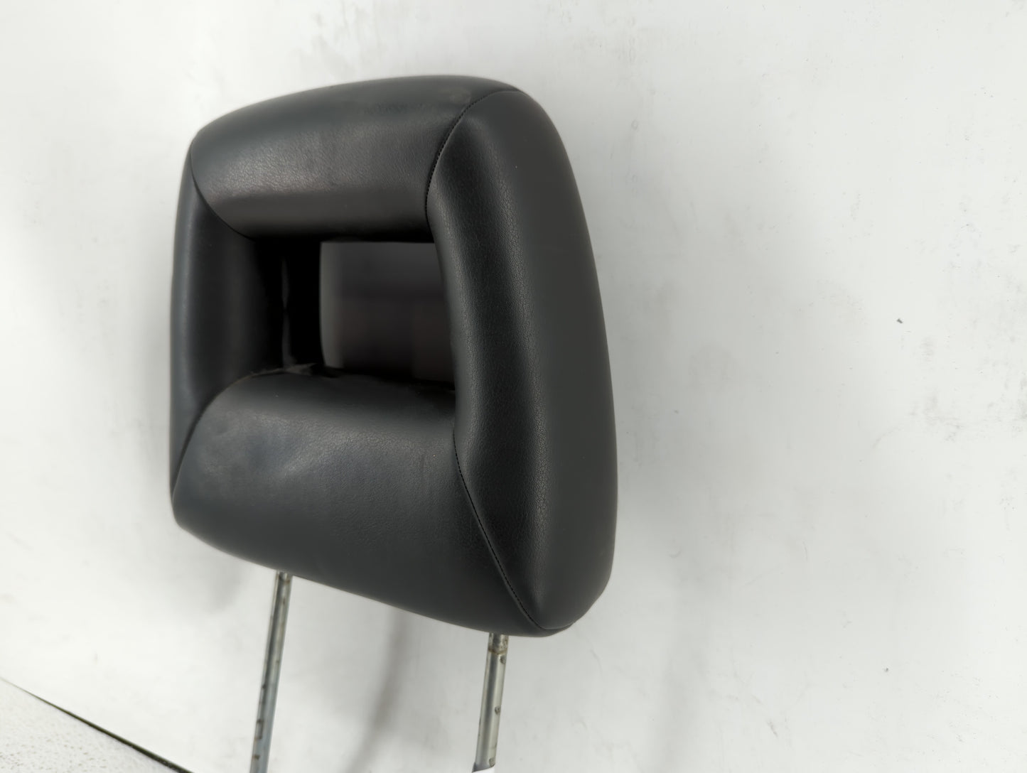 2002 Suzuki Xl-7 Headrest Head Rest Rear Seat Black - Oemusedautoparts1.com