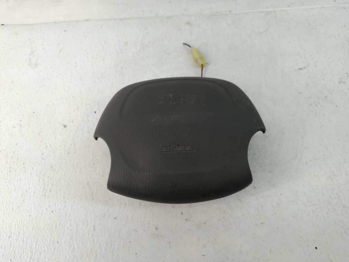 2002 Suzuki Xl-7 Air Bag Driver Left Knee OEM P/N:48150-52D00 Fits OEM Used Auto Parts - Oemusedautoparts1.com